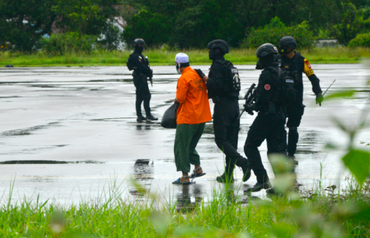 Polri Jemput Belasan Terduga Teroris Jaringan JAD Makassar