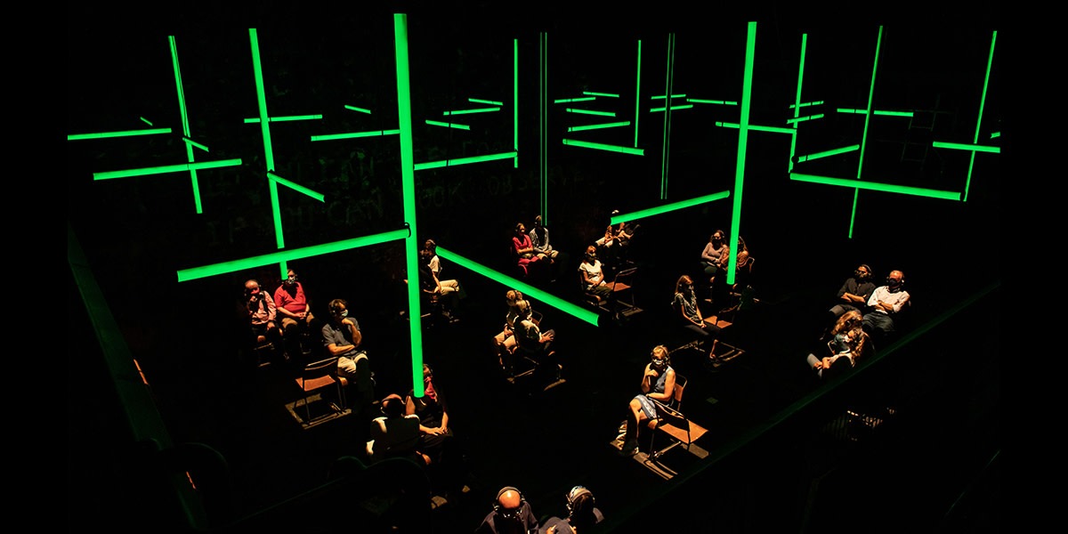 Instalasi Blindess di Donmar Warehouse London, Inggris tahun lalu, oleh Simon Stephens yang memanfaatkan kekuatan audio.