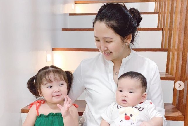 Dian Fiona bersama dua anaknya.