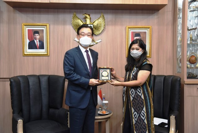 Ketua Komisi I DPR RI Meutya Viada Hafid menerima kunjungan Dubes Korsel, Park Tae-sung di Gedung DPR RI Senayan, Jakarta, Jumat (5/2/2021).