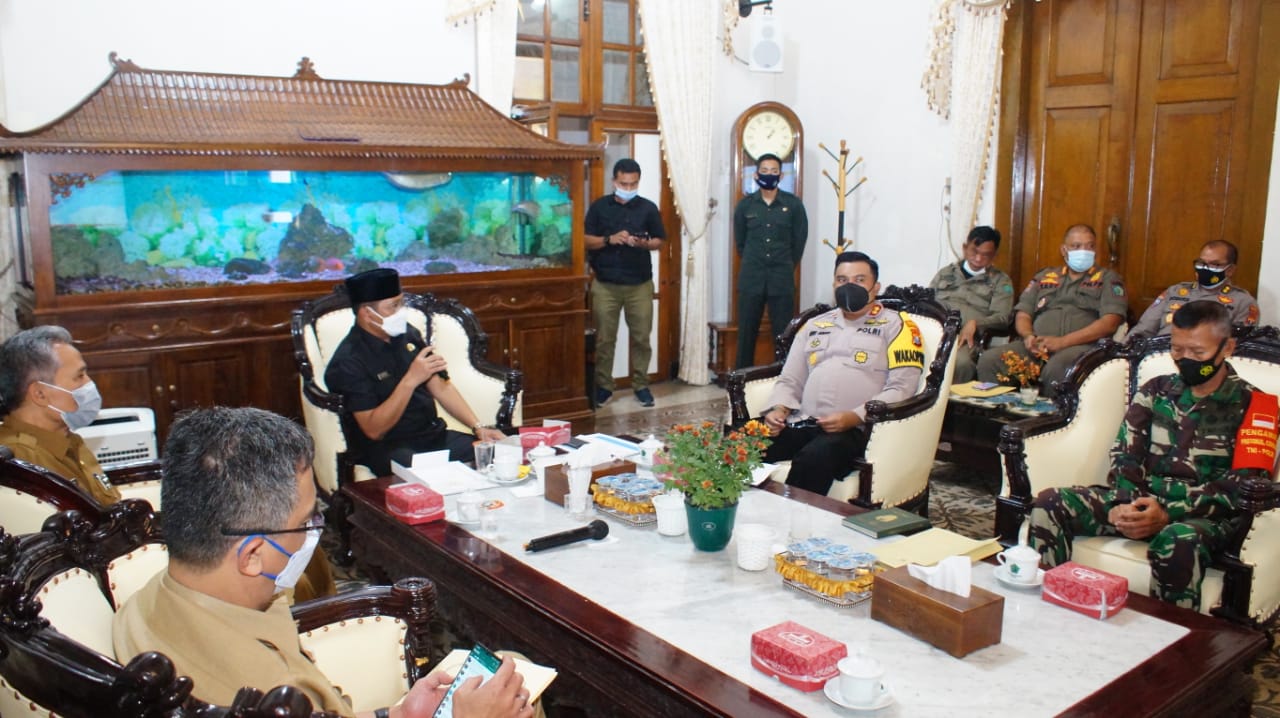 Pemkab Sidoarjo menetapkan Pemberlakuan Pembatasan Kegiatan Masyarakat (PPKM) skala mikro di 3 desa mulai 9 - 22 Februari 2021.