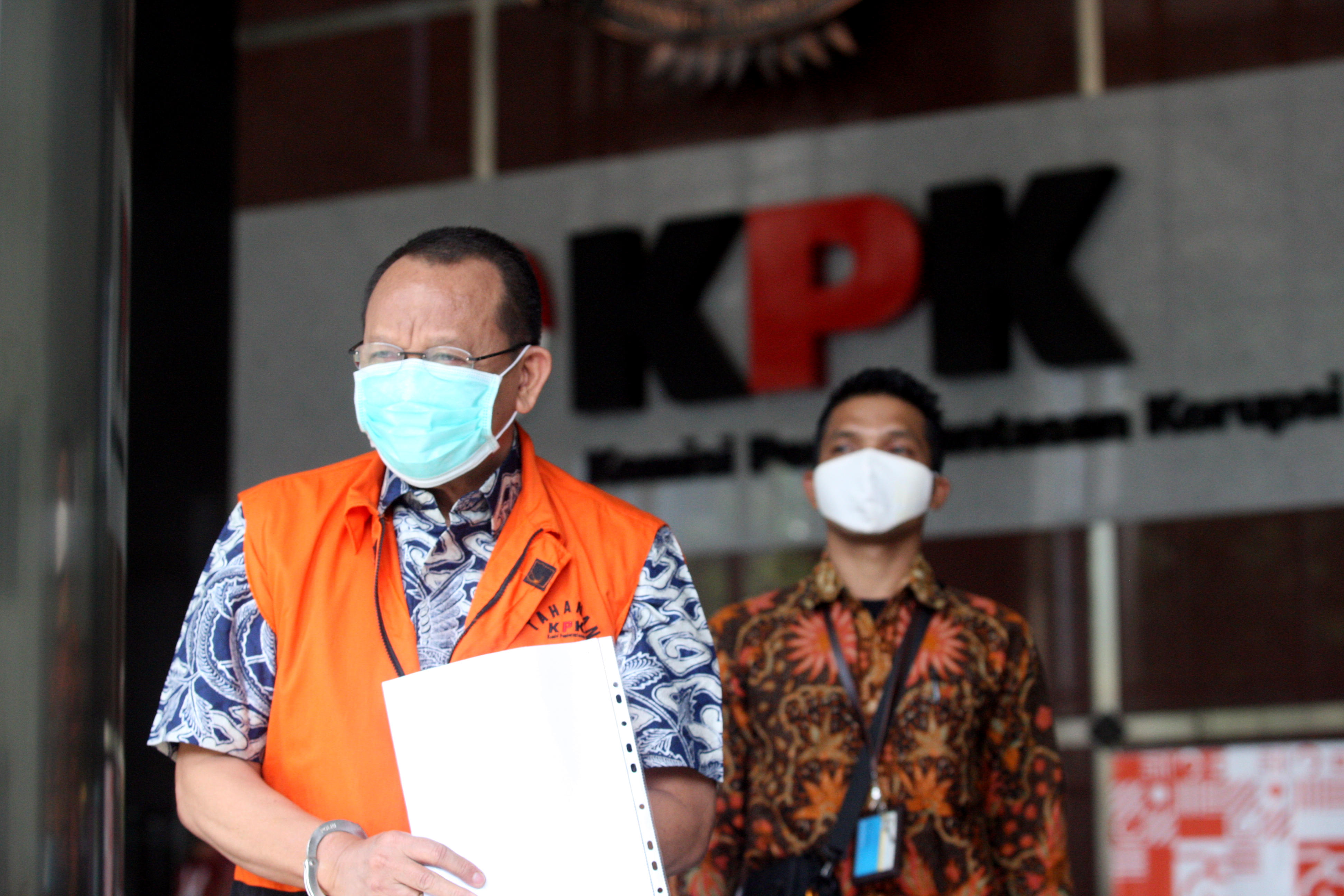 Tersangka kasus dugaan suap gratifikasi senilai Rp46 miliar, Nurhadi (rompi tahanan)