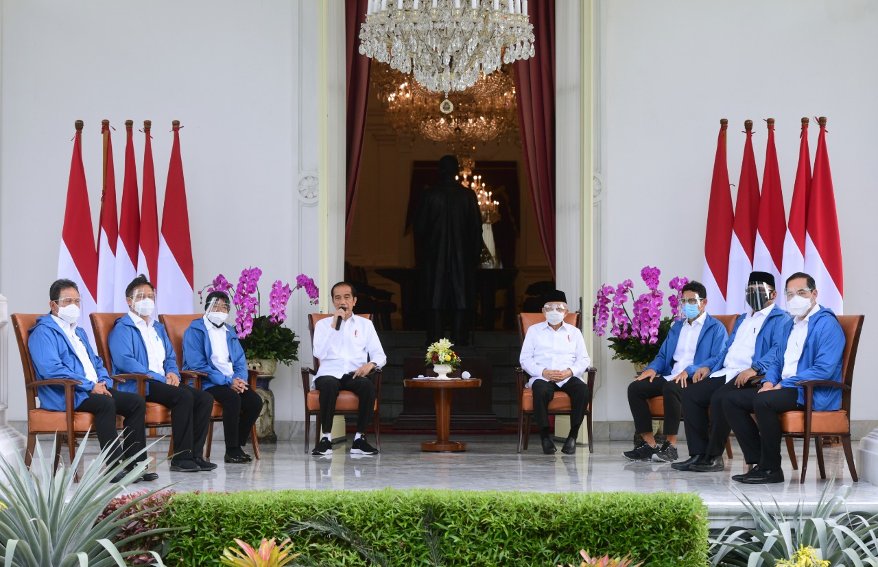 Presiden Joko Widodo bersama Wakil Presiden Ma'ruf Amin saat mengumkan perombakan kabinet