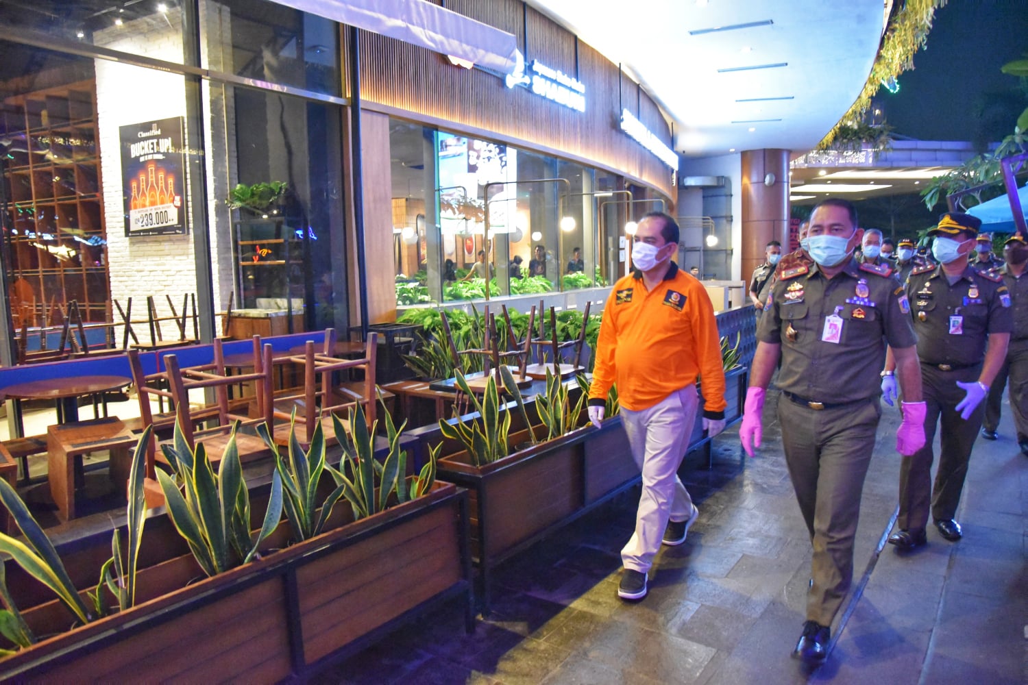 Langgar Prokes, Karaoke di Jakbar Ditutup Permanen oleh Satpol PP