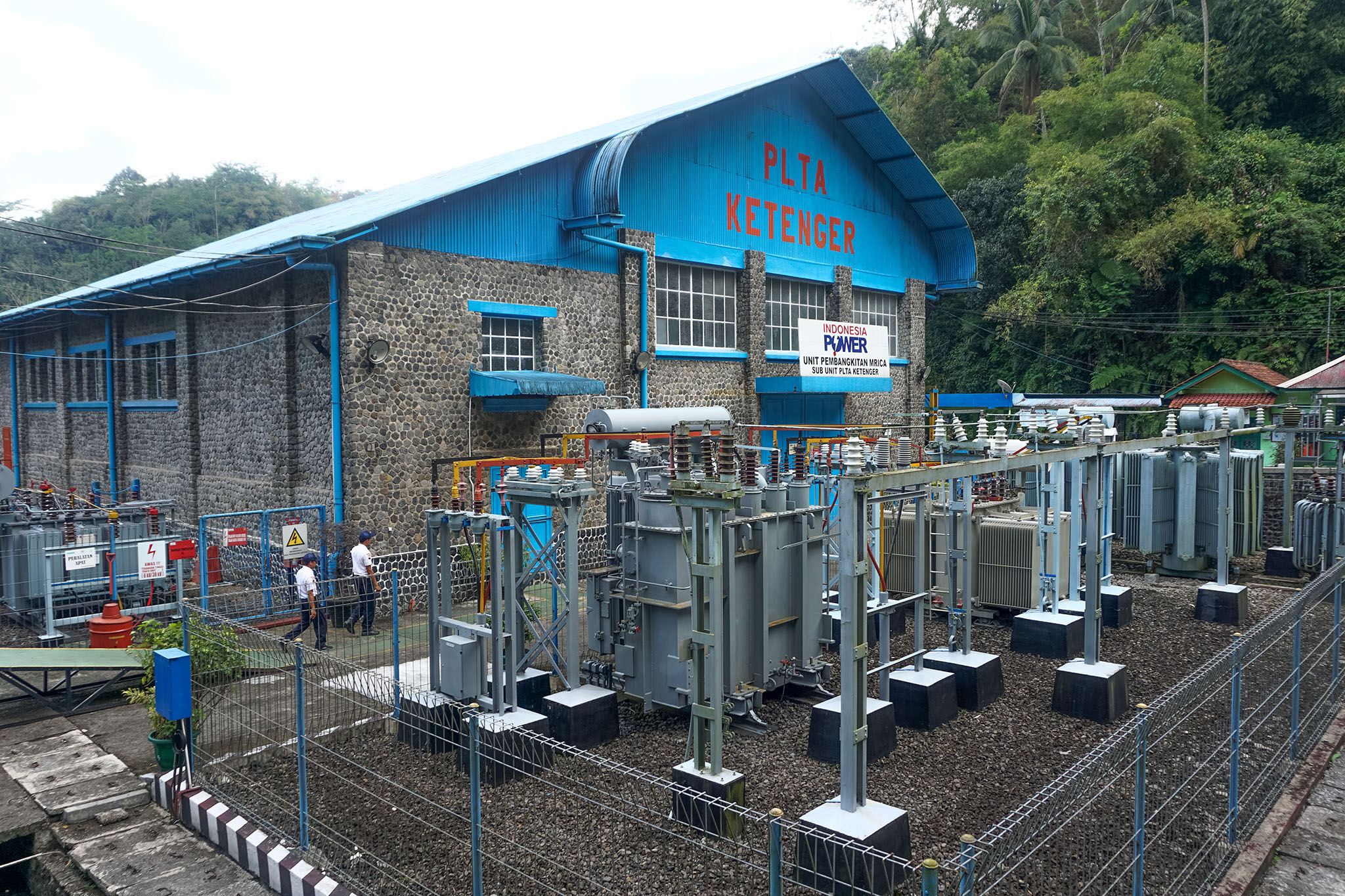 PLTA Ketenger, Kabupaten Banyumas, Jawa Tengah telah berusia 82 tahun namun masih berfungsi sampai sekarang.