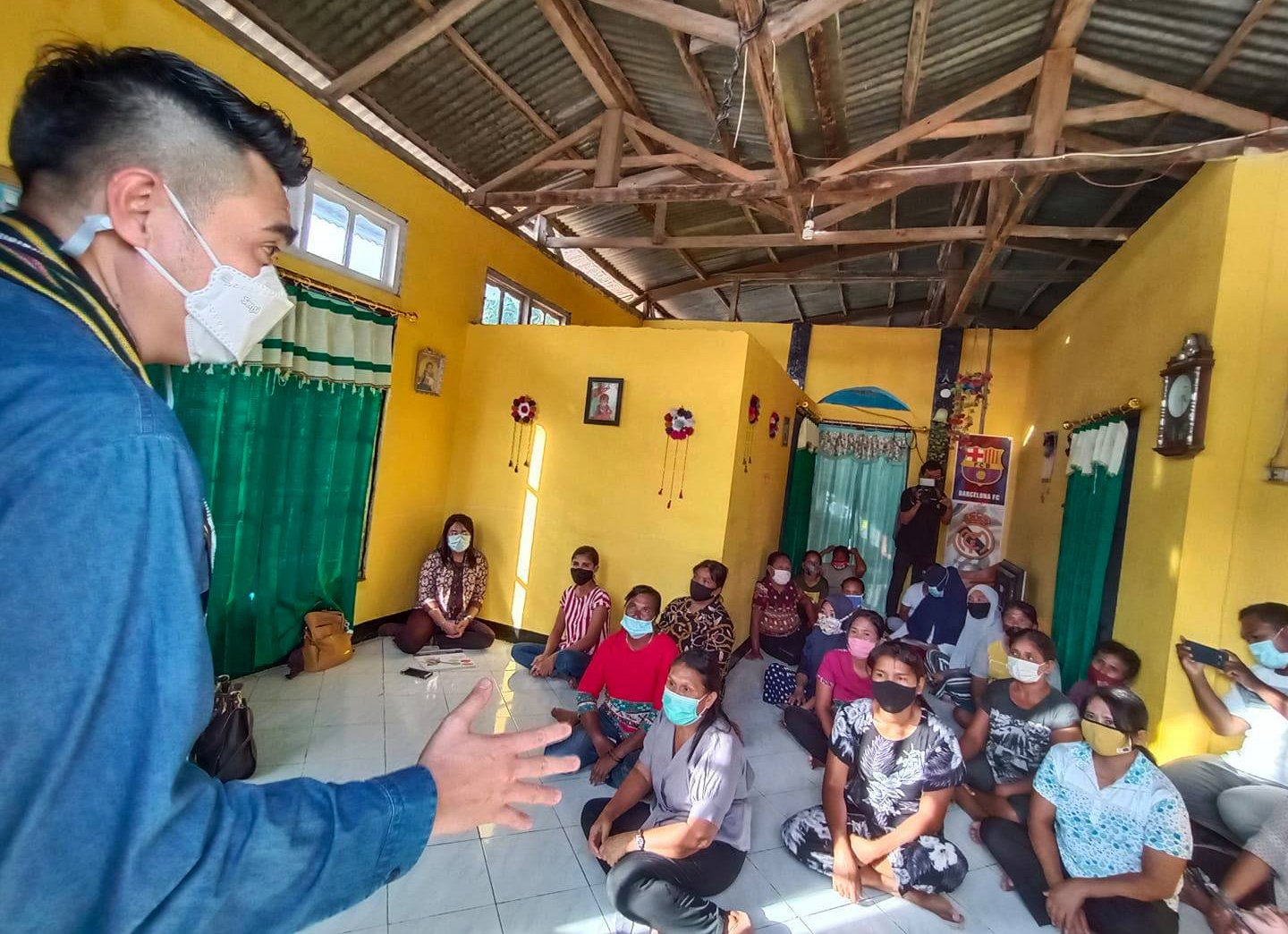 Communication Head PT Bank BTPN Syariah Tbk Ainul Yaqin bertemu nasabah inspiratif di Desa Tablolong, Kecamatan Kupang Barat, Kab Kupang.