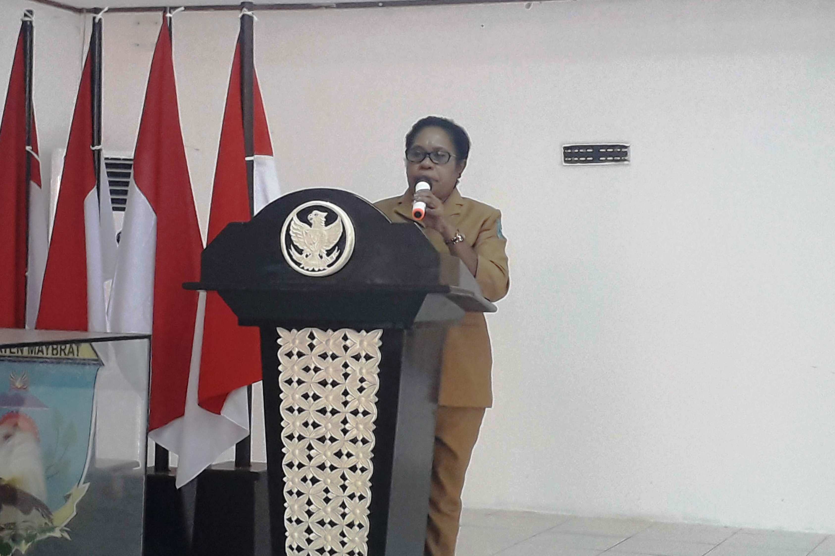 Ketua TP PKK Kabupaten Maybrat, Dr. Naomi Netty Sagrim,S.Km. M.Kes,