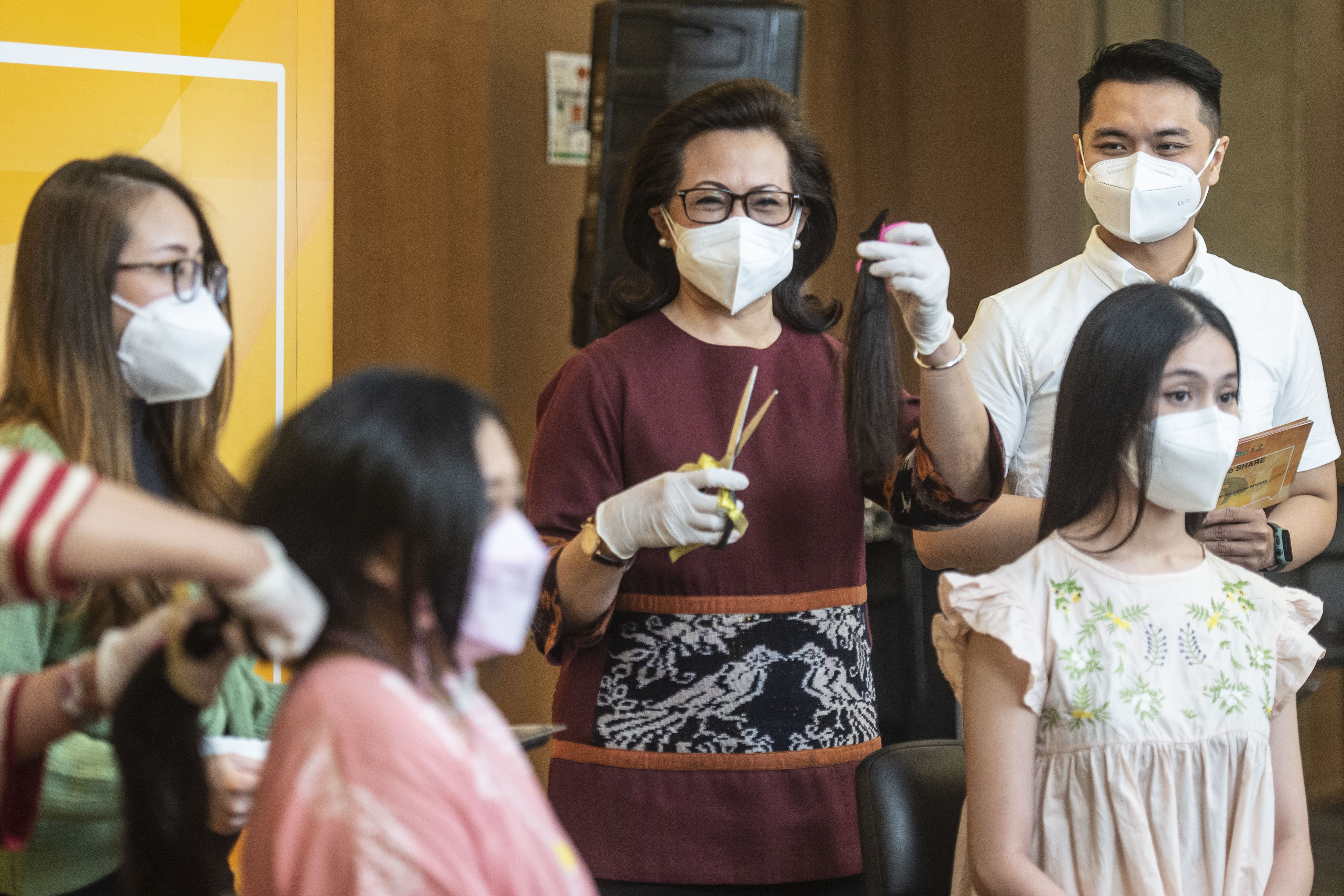 MRCCC Siloam Hospitals Semanggi Jakarta menggelar donasi rambut dalam rangka Hari Kanker Sedunia, Rabu (3/2/2021)