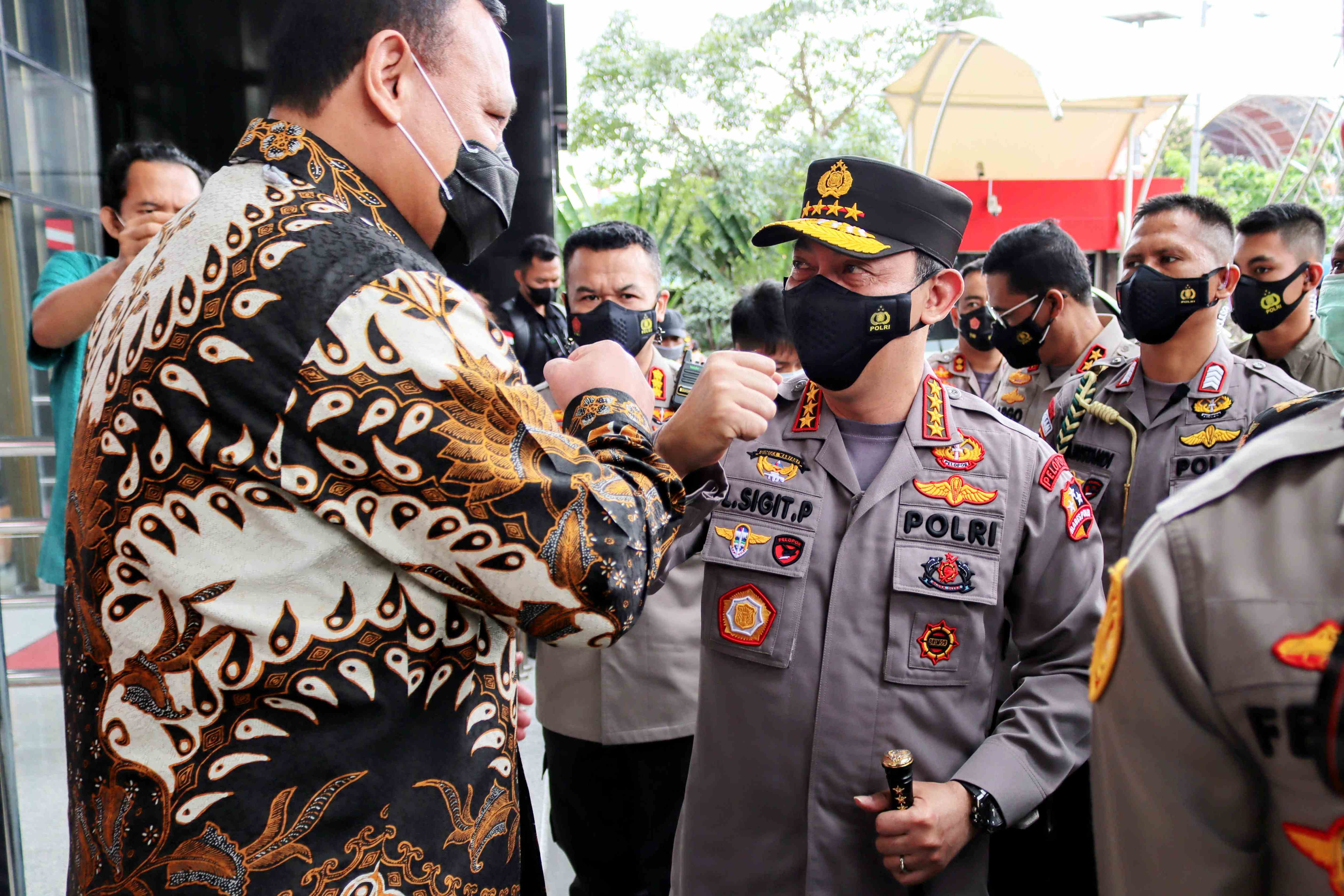 Kapolri Jenderal Listyo Sigit Prabowo menyambangi Gedung Komisi Pemberantasan Korupsi (KPK), Jakarta, Selasa (9/2).