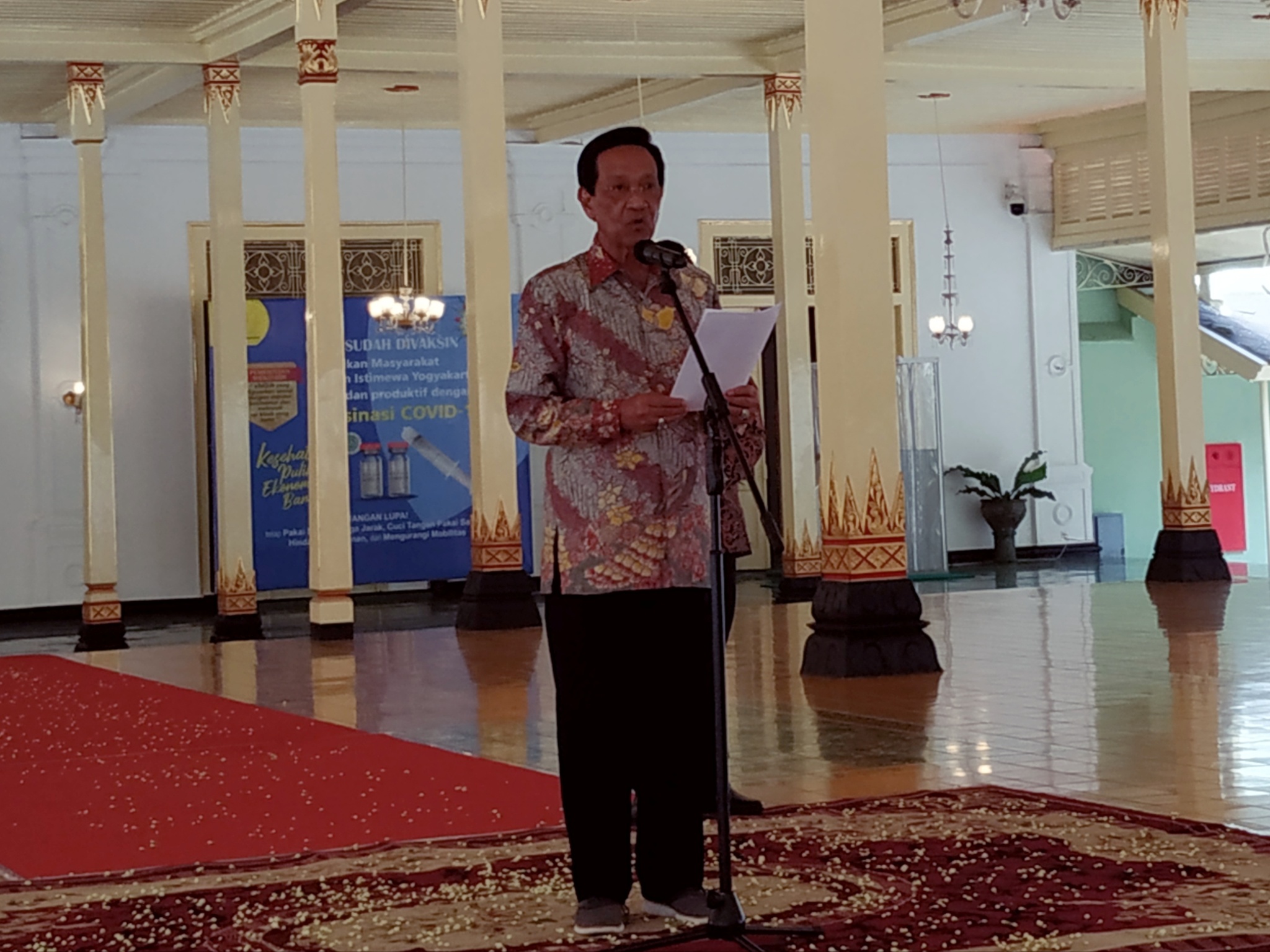 Gubernur DIY, Sri Sultan HB X dalam pidato Sapa Aruh di Komplek Kepatihan, Selasa (9/2).