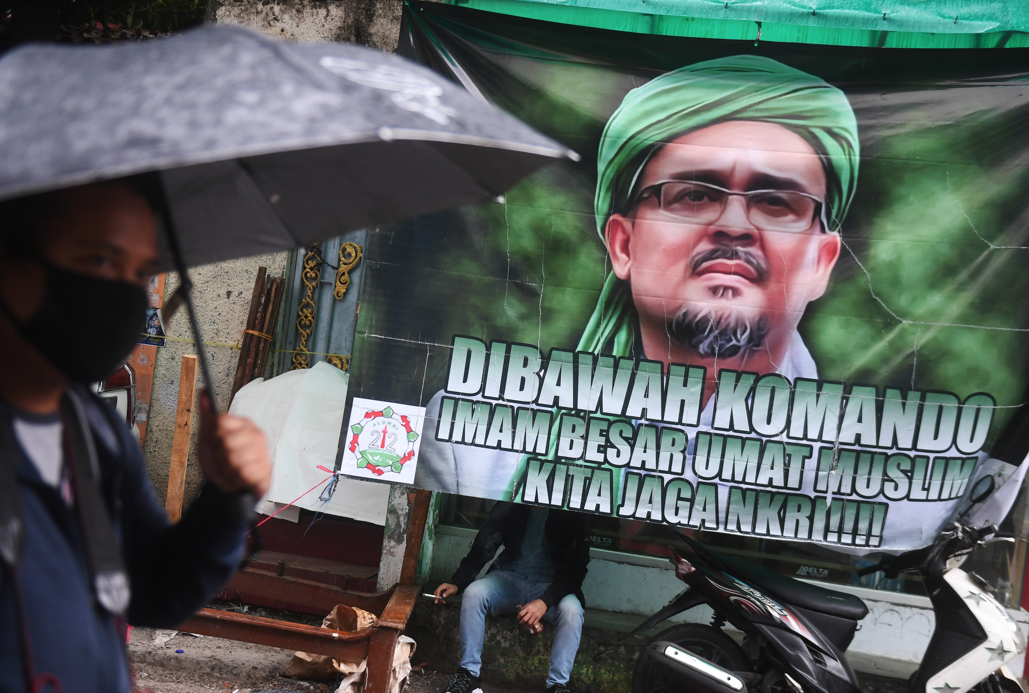 Suasana di sekitar sekretariat DPP Front Pembela Islam (FPI) di Petamburan, Jakarta.