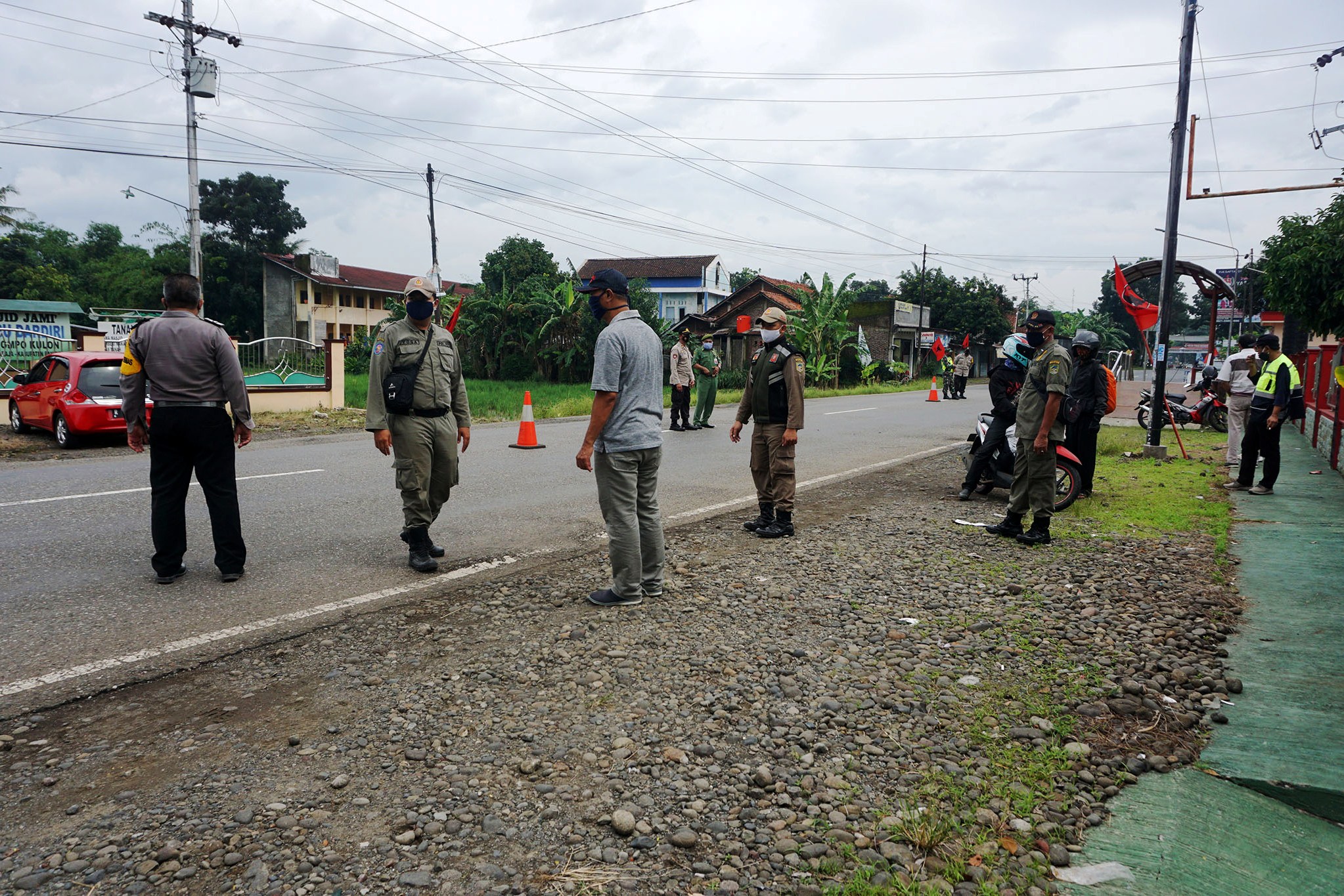 Petugas Gabungan Lakukan Penyekatan di perbatasan antara Banyumas dengan Purbalingga