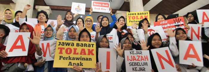Gerakan Stop Pernikahan Anak di Indramayu dilakukan oleh pelajar dan didukung Pemkab Indramayu.    