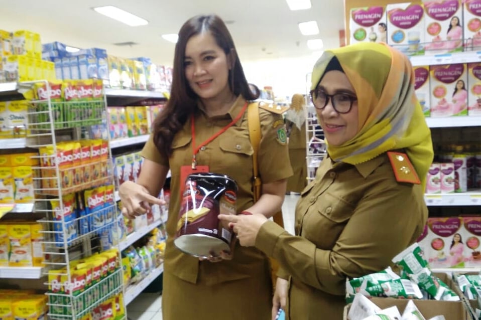 Ilustrasi sidak makanan ilegal.