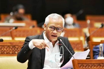  Anggota DPR RI Fraksi PDI-Perjuangan Aria Bima saat menyampaikan interupsi pada rapat paripurna, Rabu (10/2/2021).