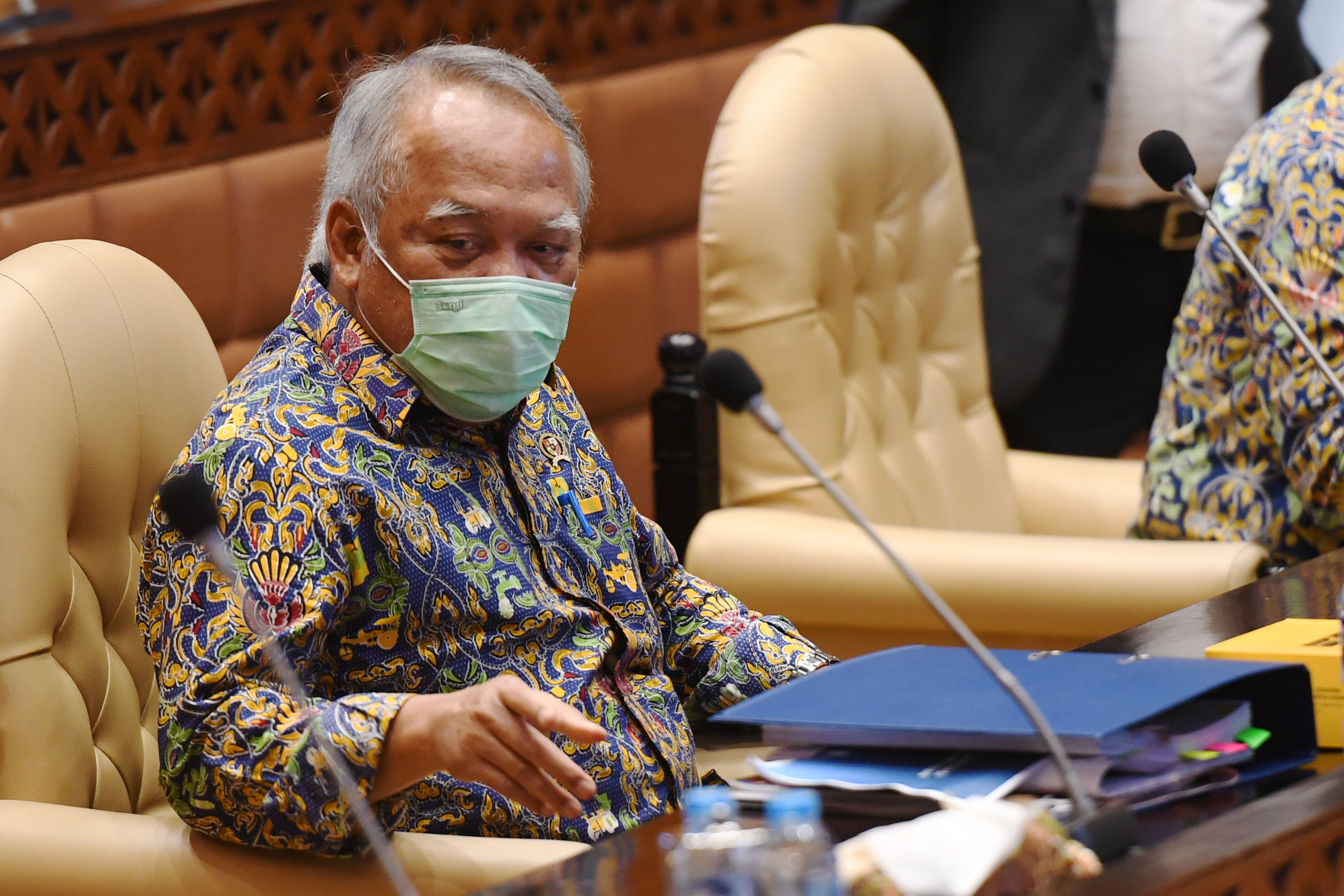 Menteri PUPR Basuki Hadimuljono saat mengikuti rapat kerja dengan Komisi V DPR RI.  