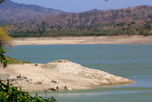 Bendungan  Tilong di Desa Oelnasi, Kecamatan Kupang Tengah, Kabupaten Kupang, Nusa  Tenggara Timur (NTT).