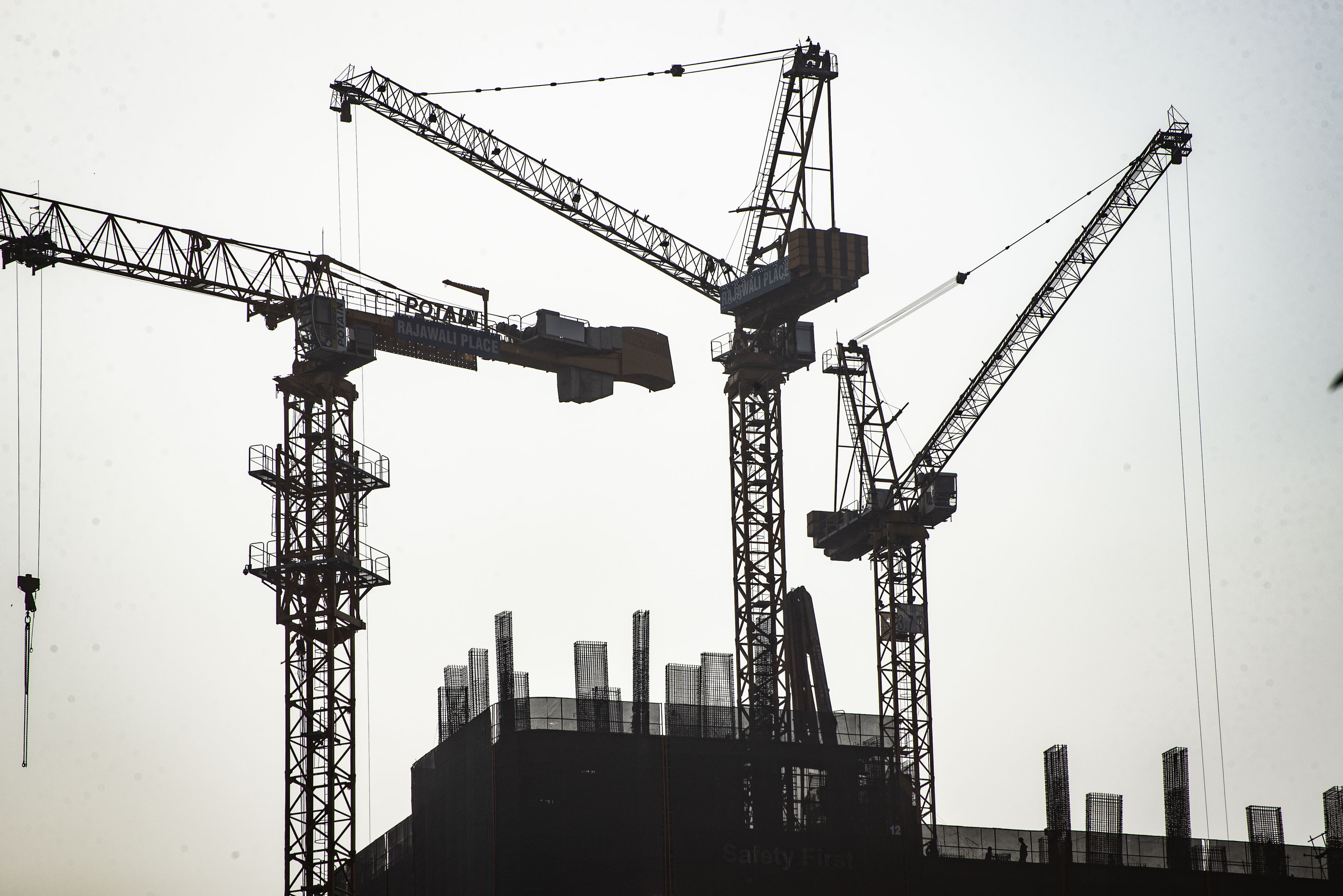 Ilustrasi proyek pembangunan gedung bertingkat di wilayah Jakarta.