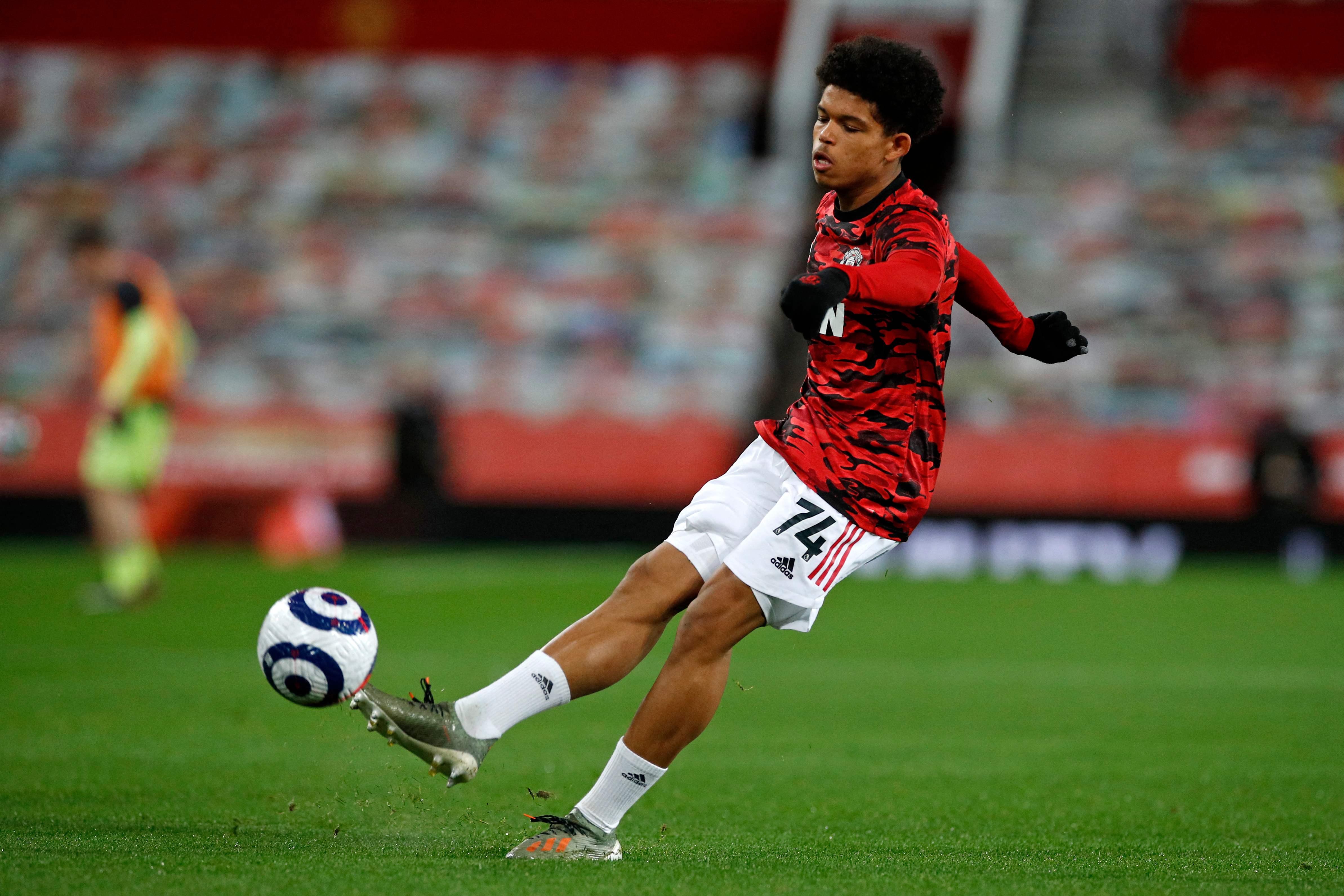 Pemain Manchester United Shola Shoretire dalam pertandingan Liga Primer Inggris.