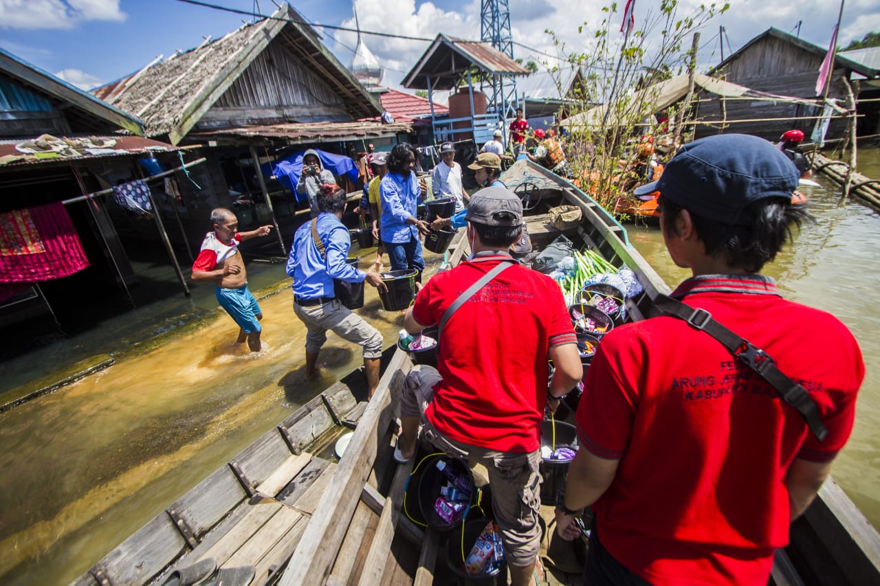 FAJI Kalsel bekerjasama dengan Global Rescue Network menyalurkan bantuan peralatan kebersihan untuk warga korban banjir di Kalsel.