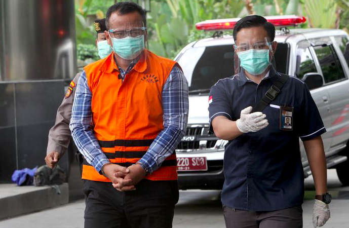 Tersangka Menteri Kelautan dan Perikanan Edhy Prabowo (kiri)