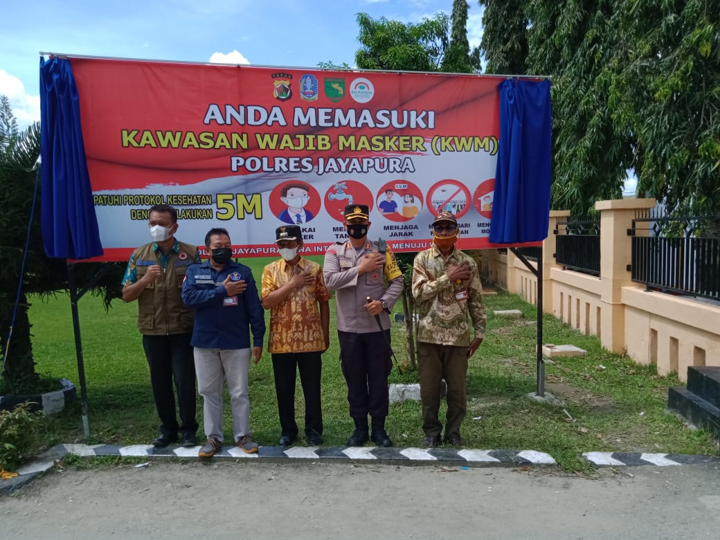  Foto bersama selepas pencanangan kawasan wajib masker mencegah penyebaran Covid-19.