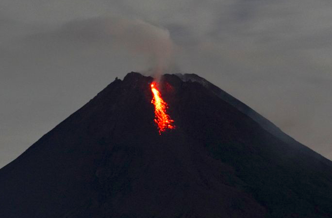 Kecepatan Kubah Lava Merapi Rata-rata 10.000 m3/hari