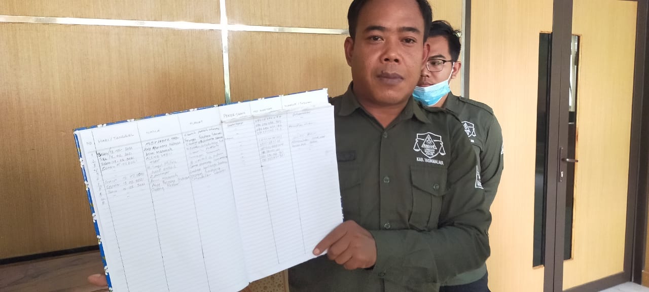 Ketua LBH Ansor Nahdlatul Ulama (NU) Kabupaten Tasikmalaya, Asep Abdul Ropik  ungkapkan kasus pemotongan dana bansos di lembaga pendidikan.