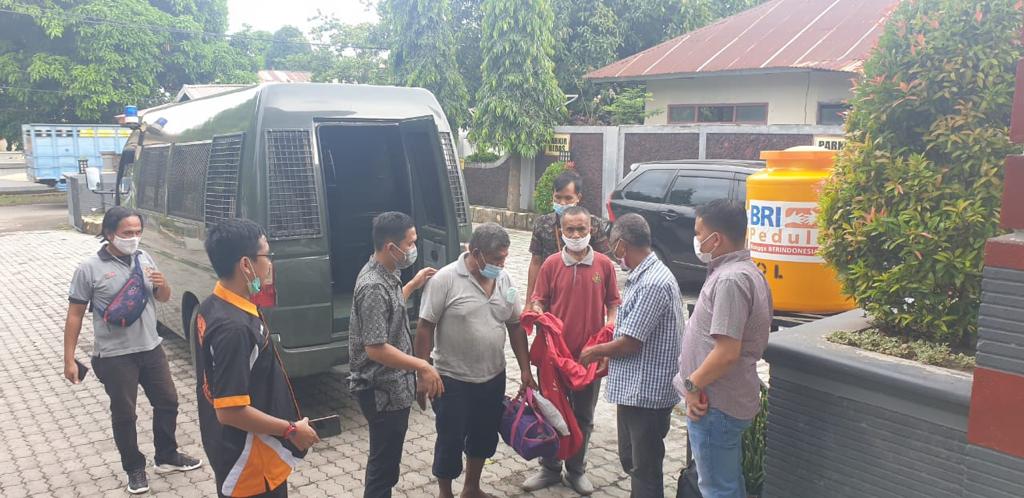 Dua terpidana penebang hutan lindung dijebloskan ke Rutan Maumares, NTT karena sudah berkekuatan hukum tetap, Sabtu (20/2)