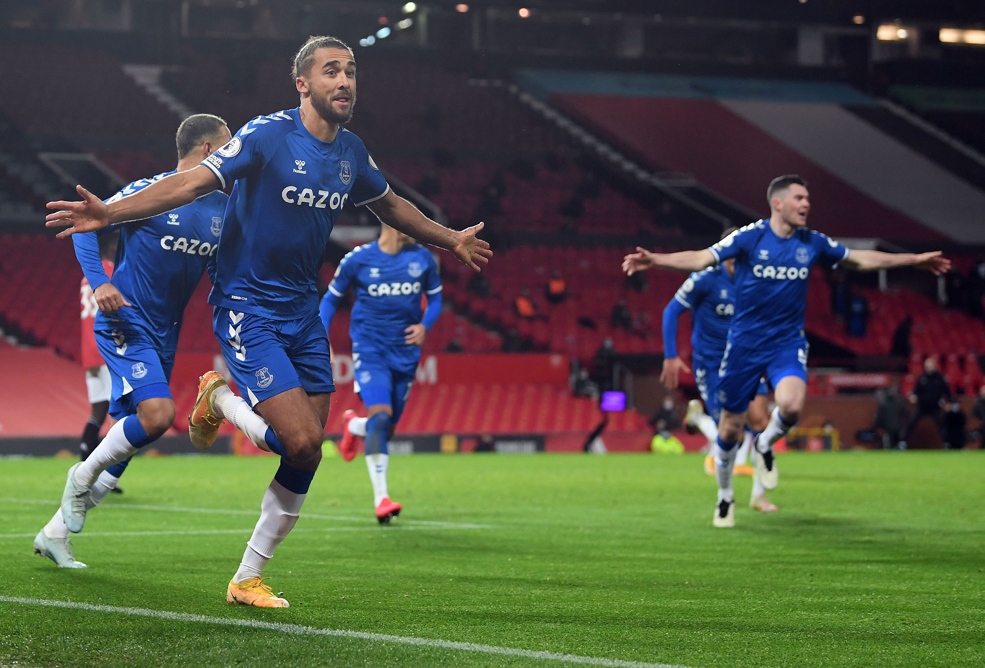 Penyerang Everton Dominic Calvert-Lewin melakukan selebrasi usai mencetak gol ke gawang Manchester United.