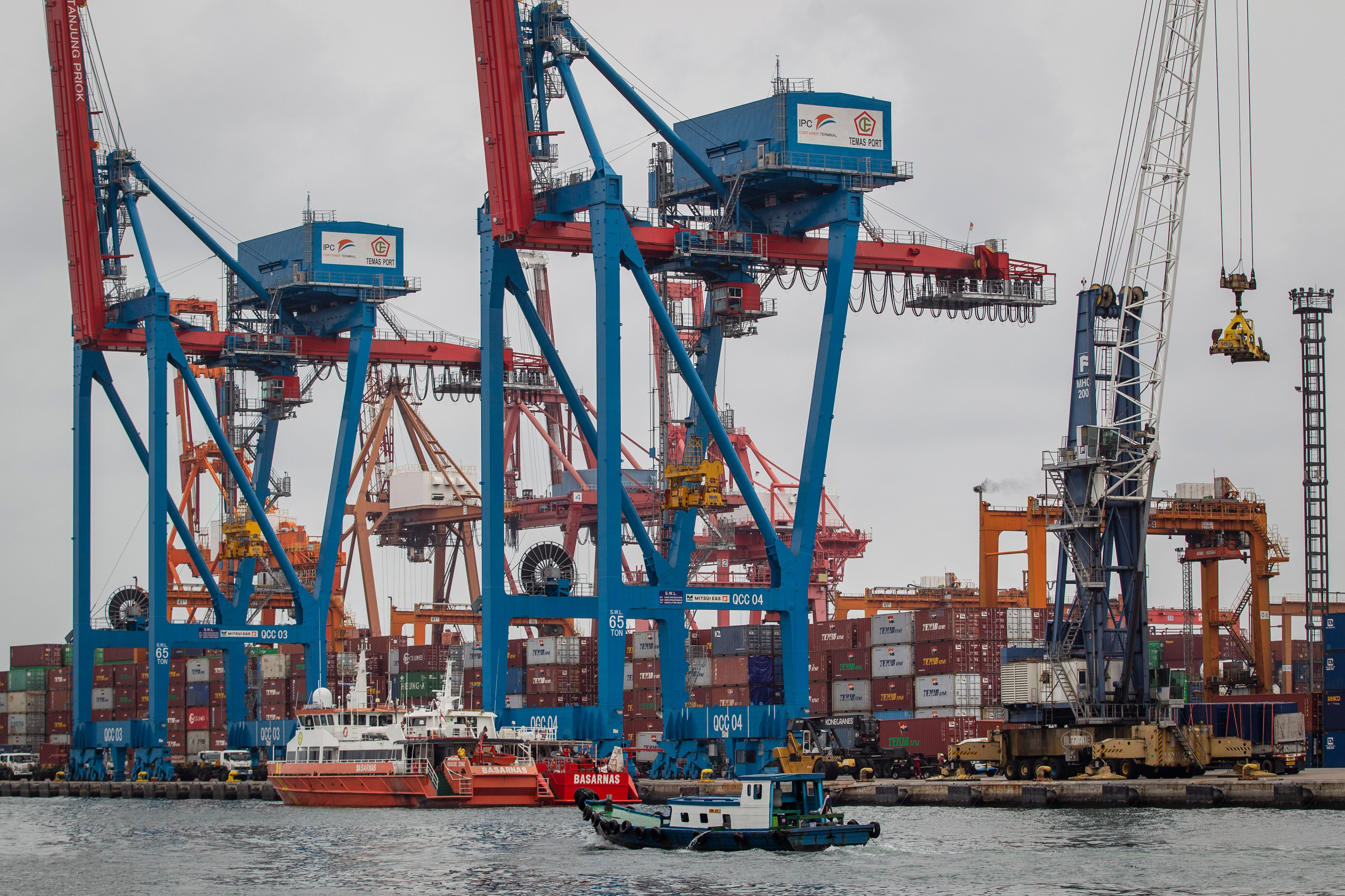 Aktivitas peti kemas di Tanjung Priok, Jakarta