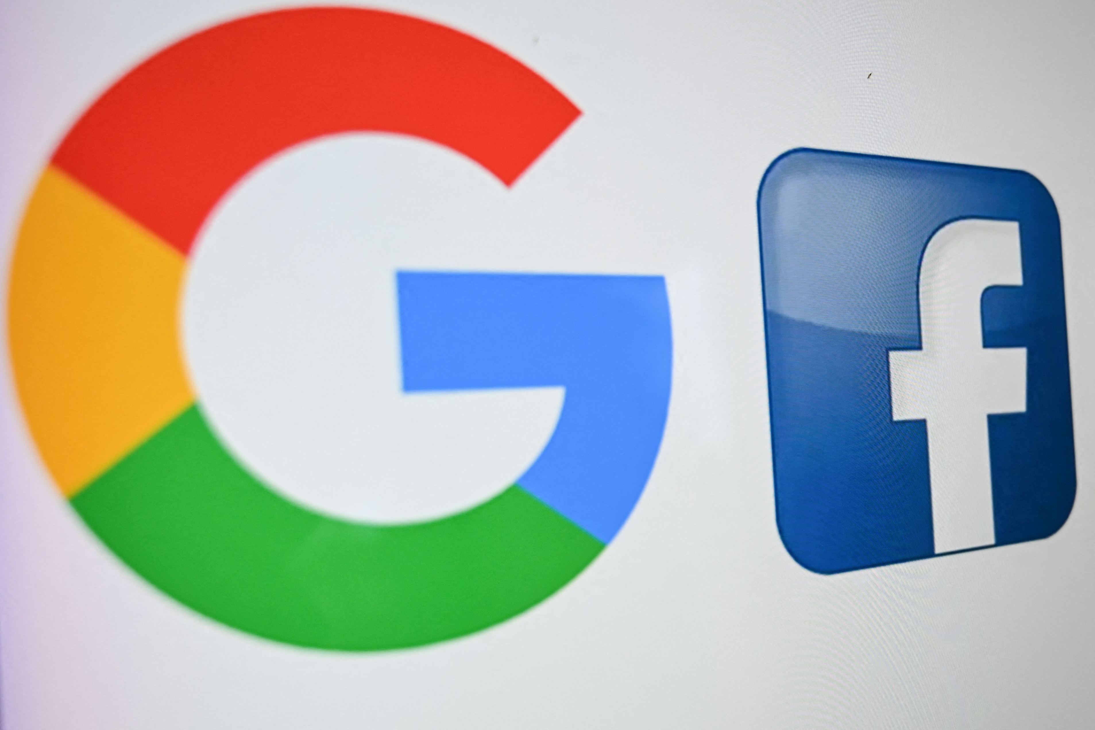 Lambang Google dan Facebook.