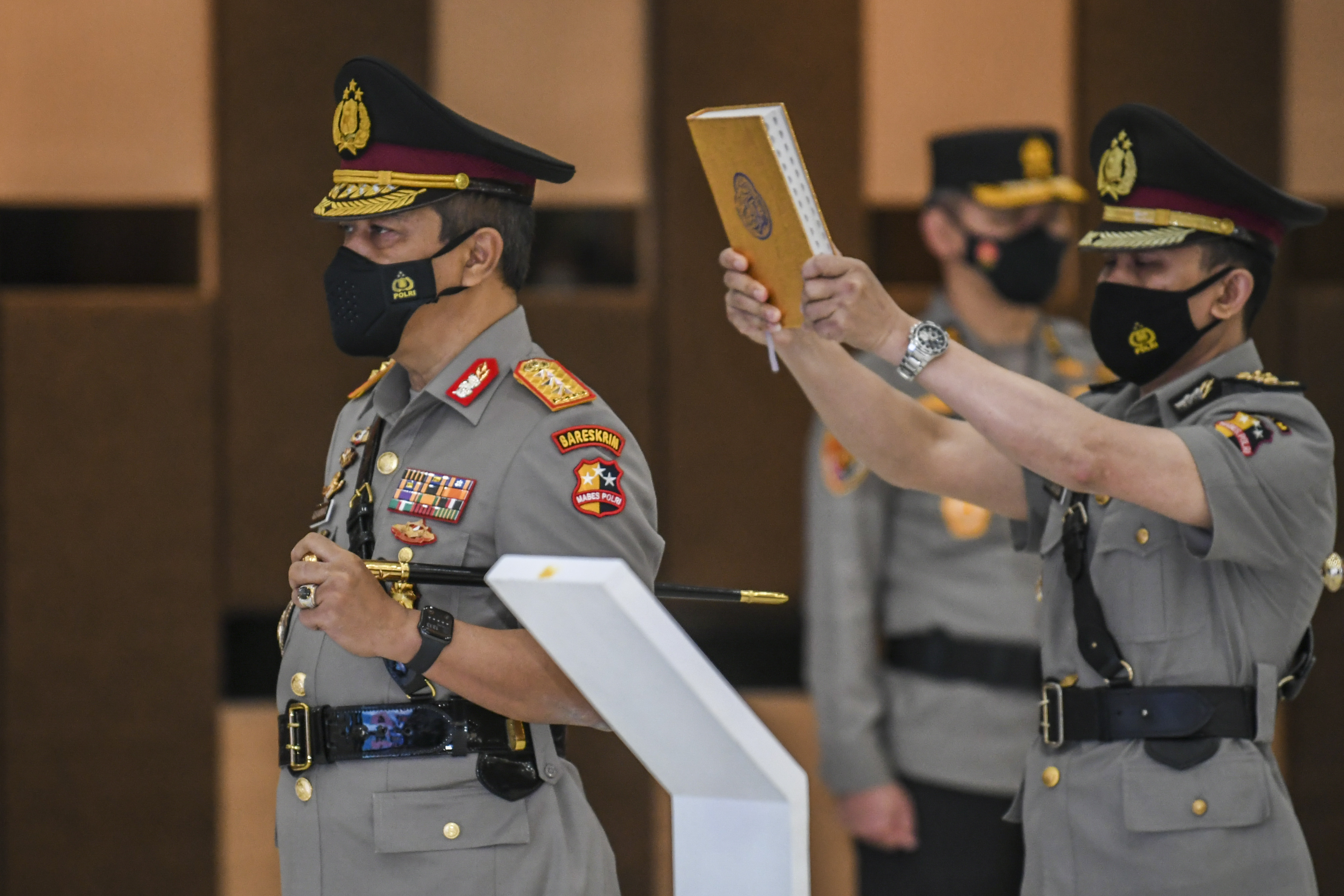 Kabareskrim Komjen Agus Andrianto saat mengucapkan sumpah jabatan.