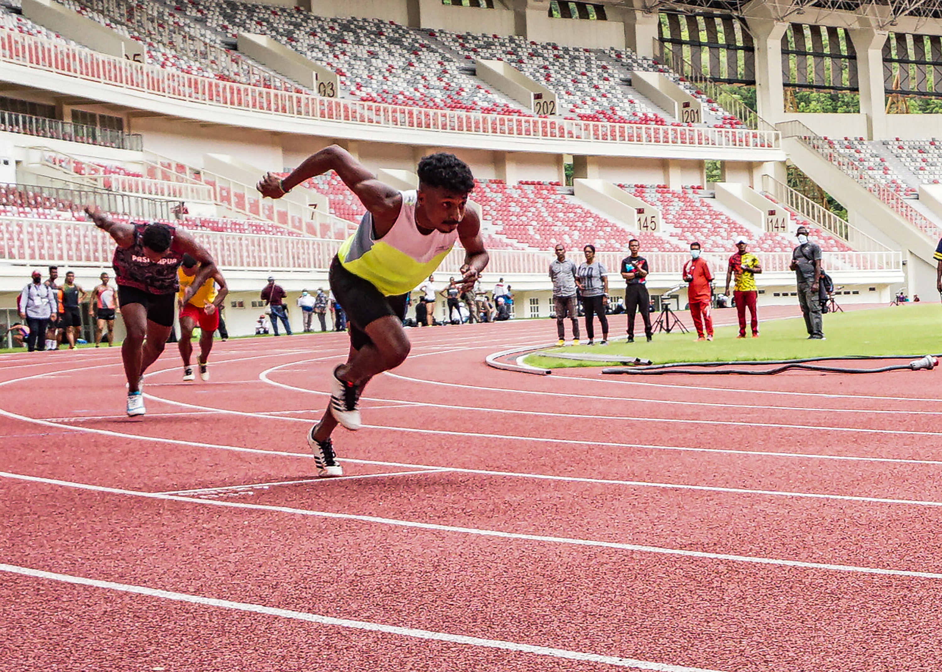 Atlet PON Papua menjajal salah satu venue untuk cabor lari di Sentani, Papua