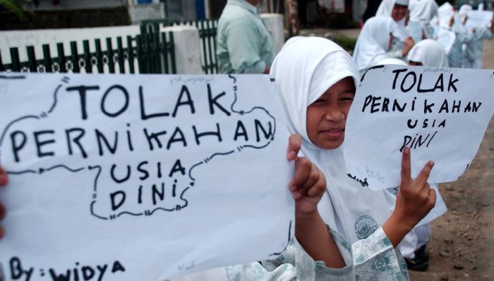 Pelajar menolak pernikahan usia dini