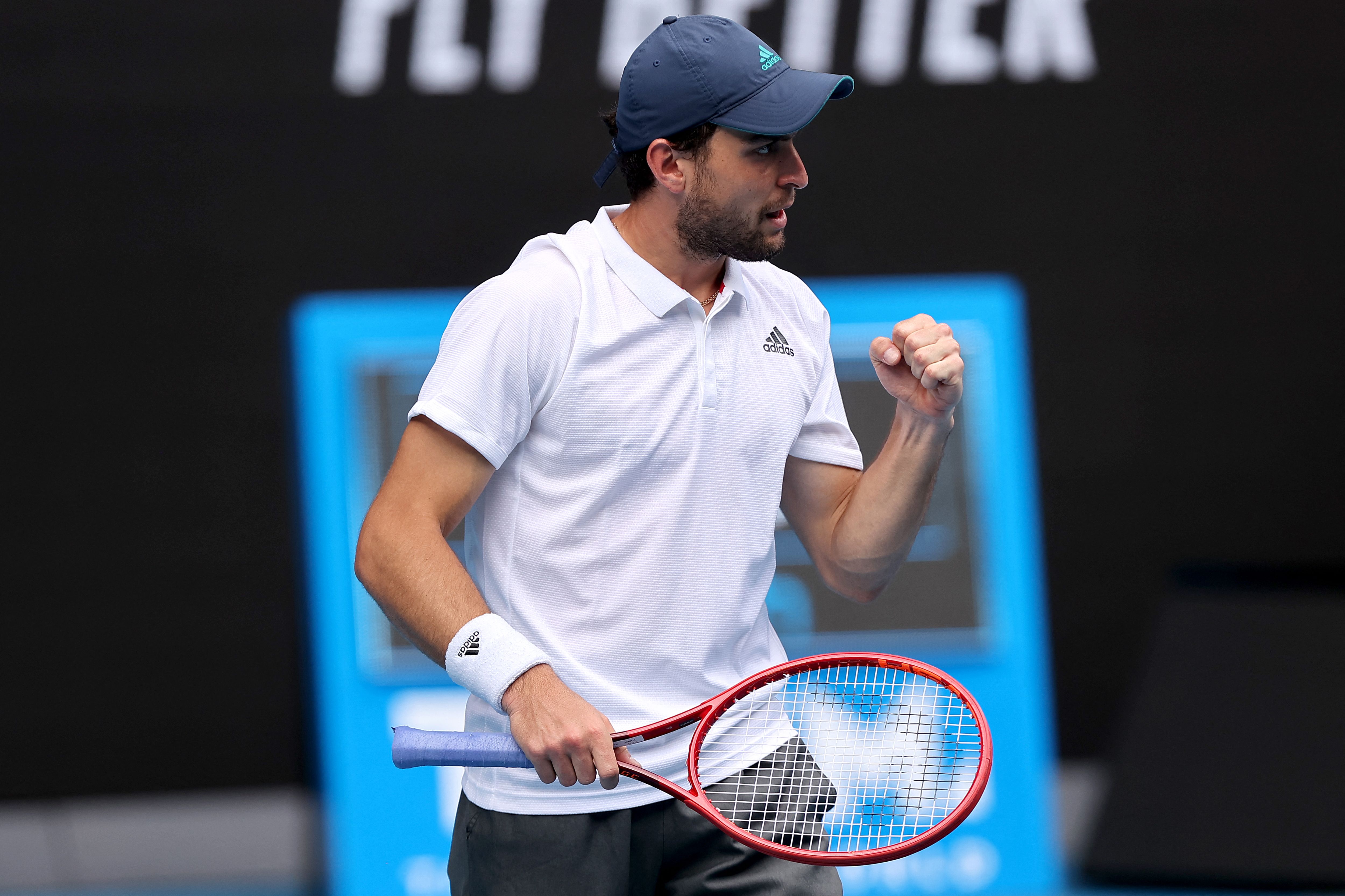 Petenis Rusia, Aslan Karatsev, mengepalkan tanganya karena meraih match point saat melawan Grigor Dimitrov dari Bulgaria.