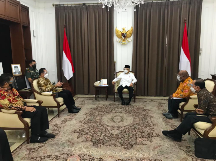 Wapres Ma'ruf Amin menerima Gubernur Papua Lukas Enember di Rumah Dinas Wapres.