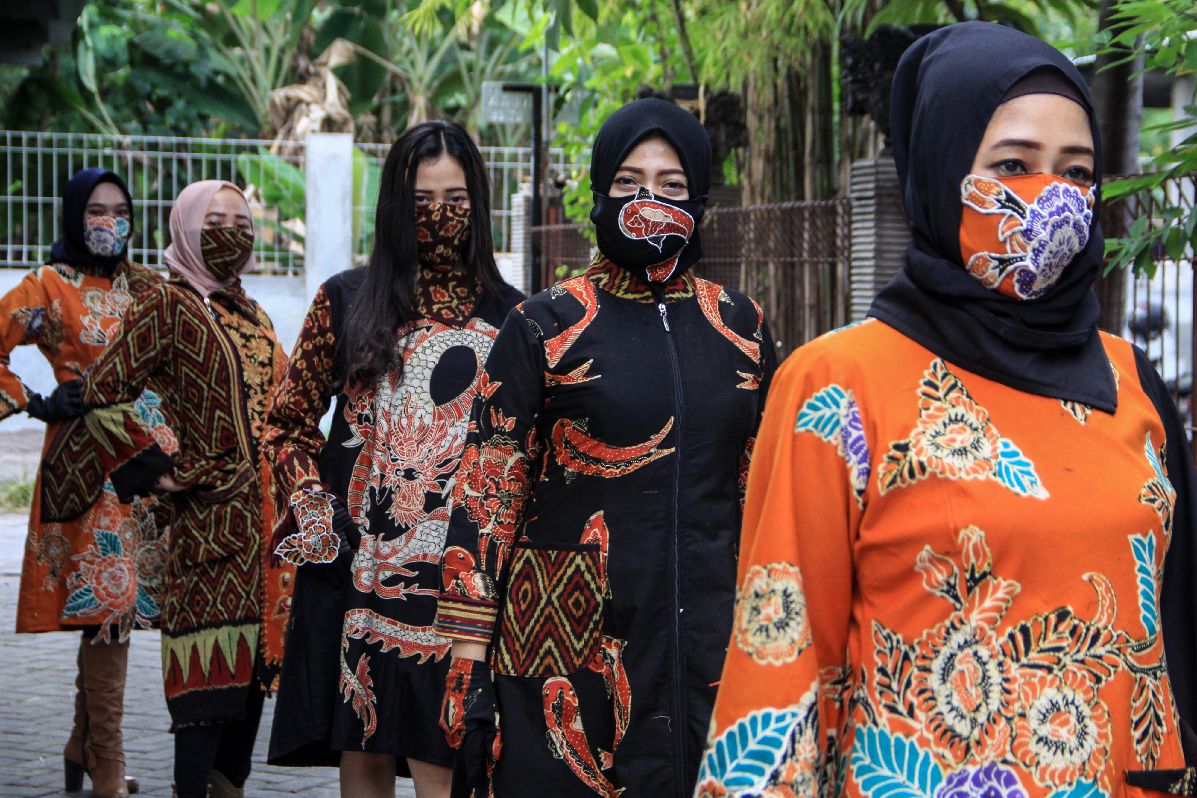  Peragaan busana dengan menerapkan protokol kesehatandi kawasan Candi, Sidoarjo, Jawa Timur