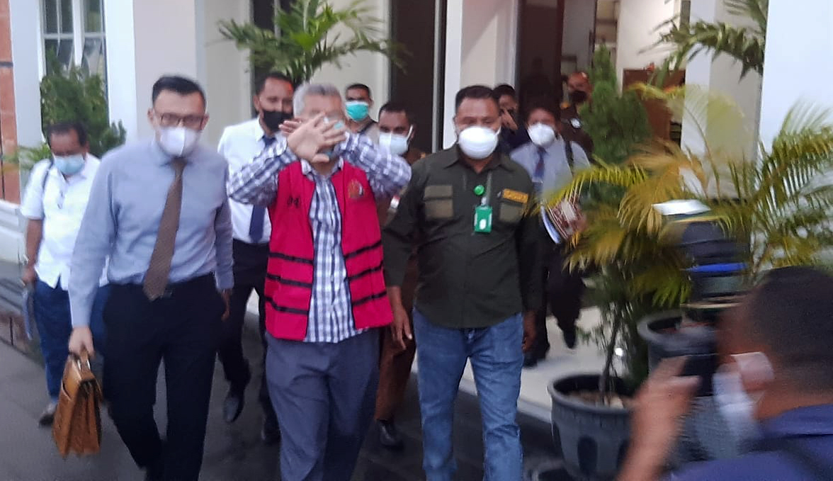 Kuasa Hukum mantan Bupati Manggarai Barat, NTT, Agustinus Ch Dulla, Ali Antonius ditahan karena kesaksian palsu, Kamis (18/2)