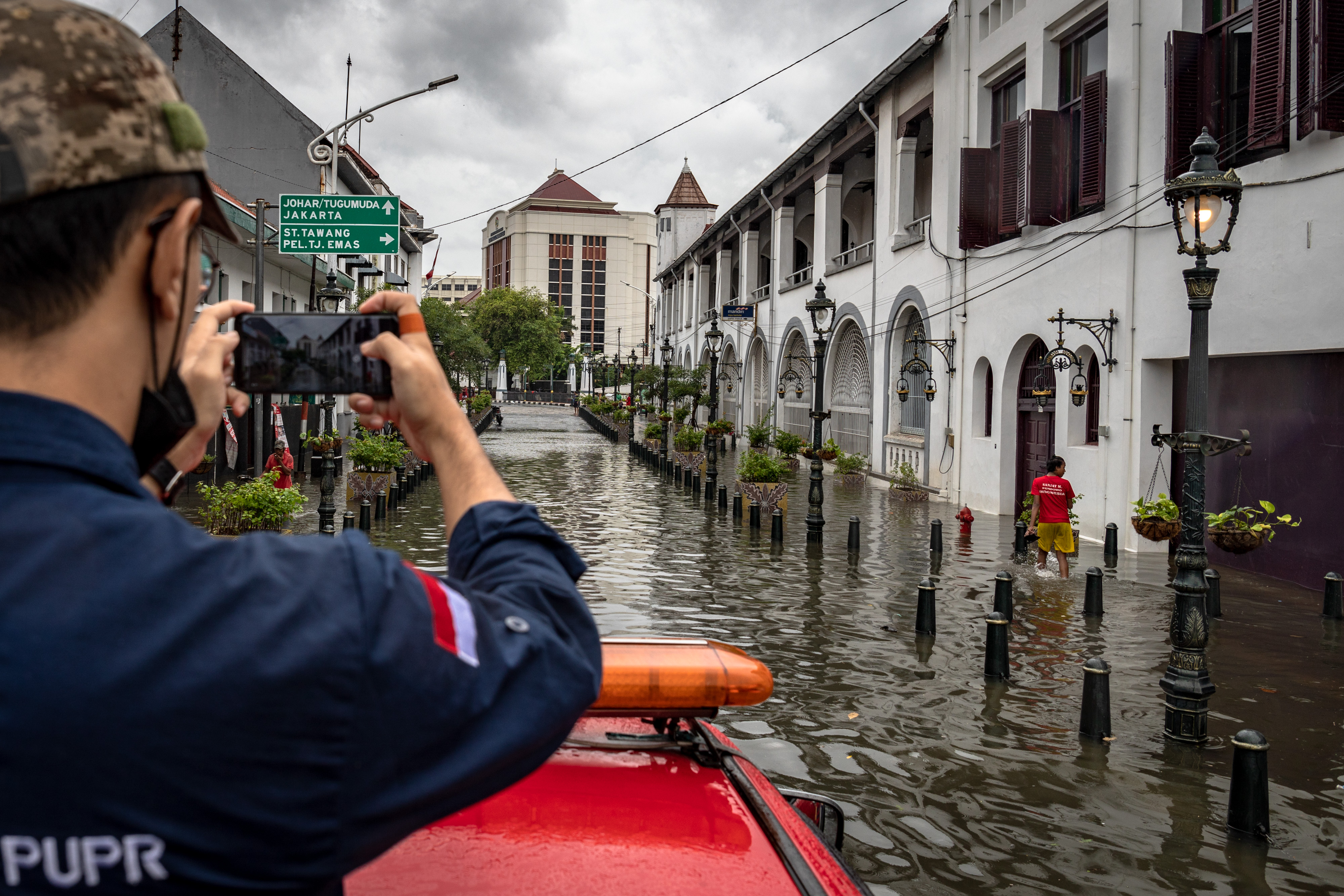 Hujan Picu Banjir dan Tanah Longsor Kota Semarang