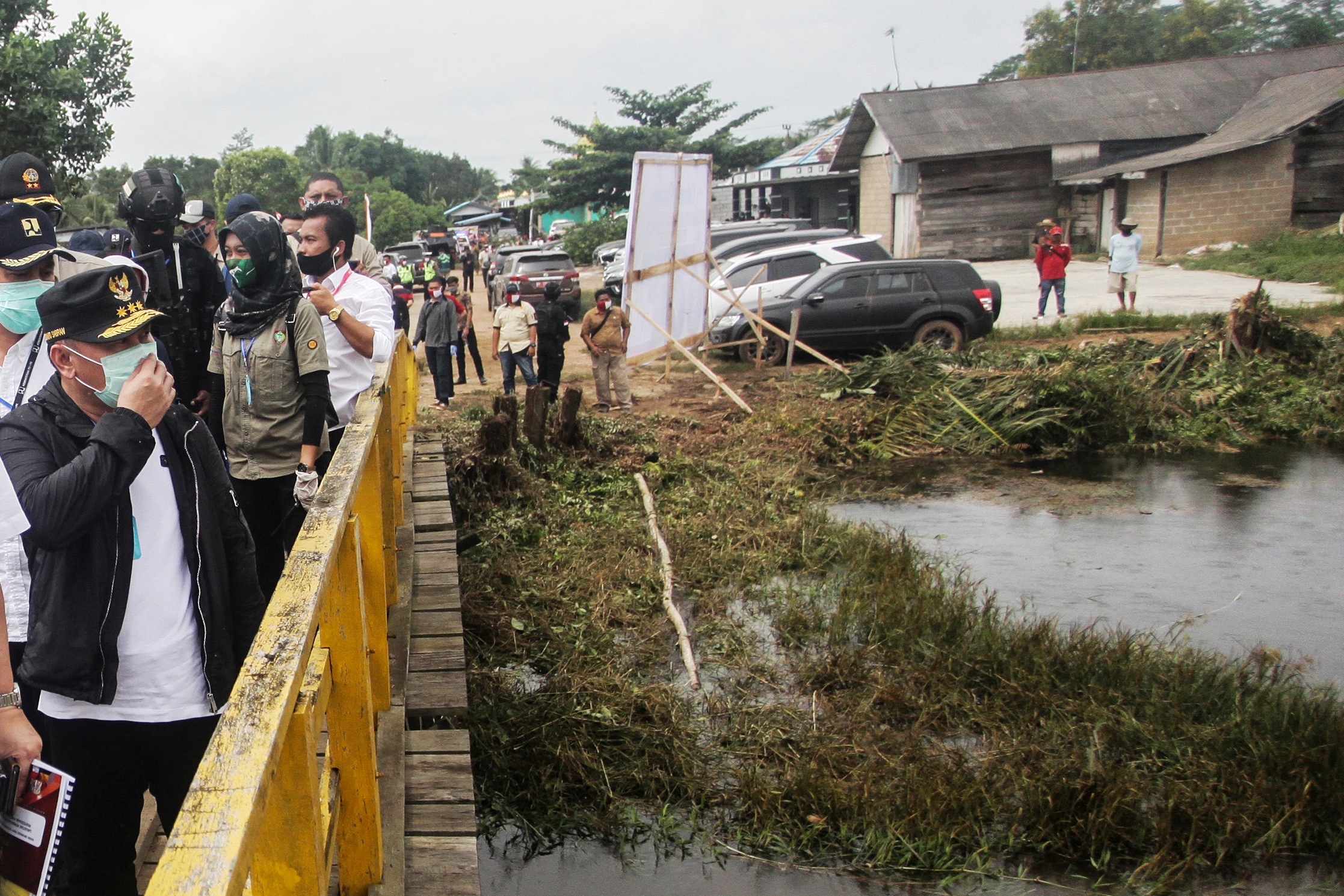 Gubernur Kalteng Sugianto Sabran (kiri).