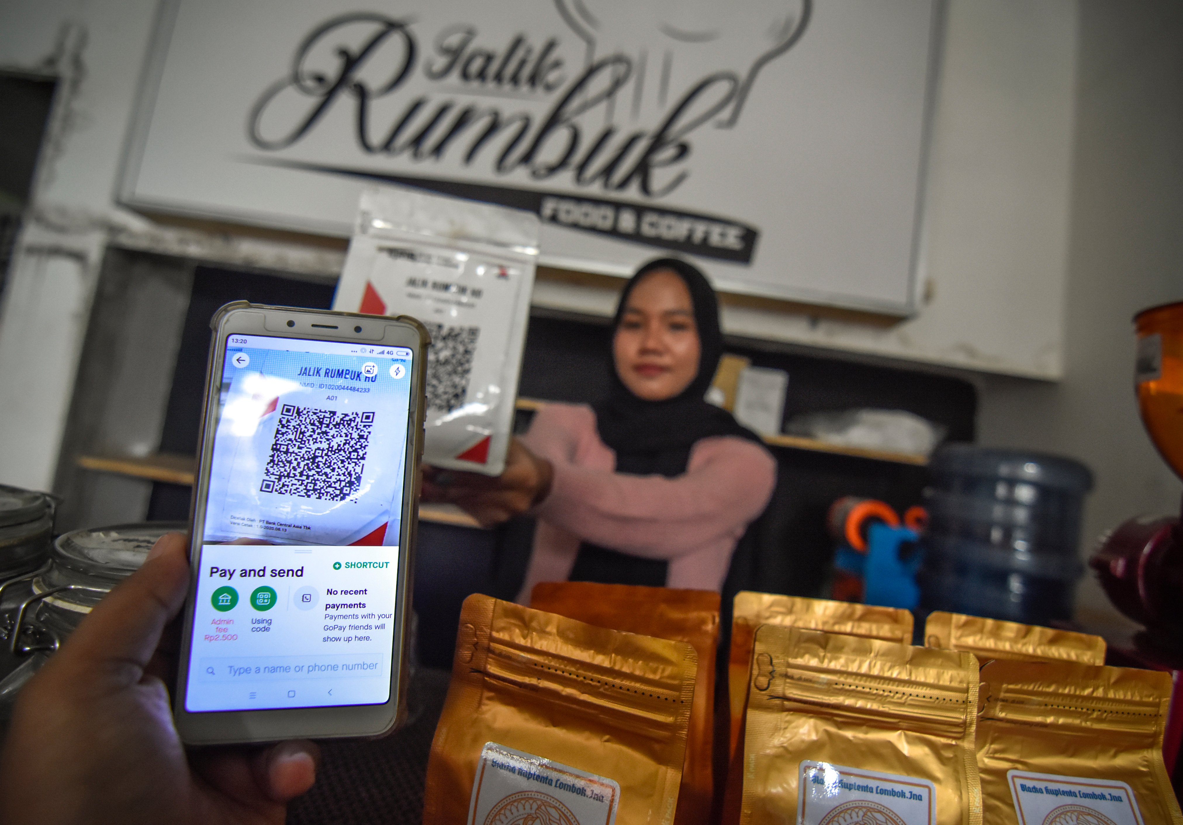 PENGGUNAAN ALAT PEMBAYARAN QRIS OLEH UMKM