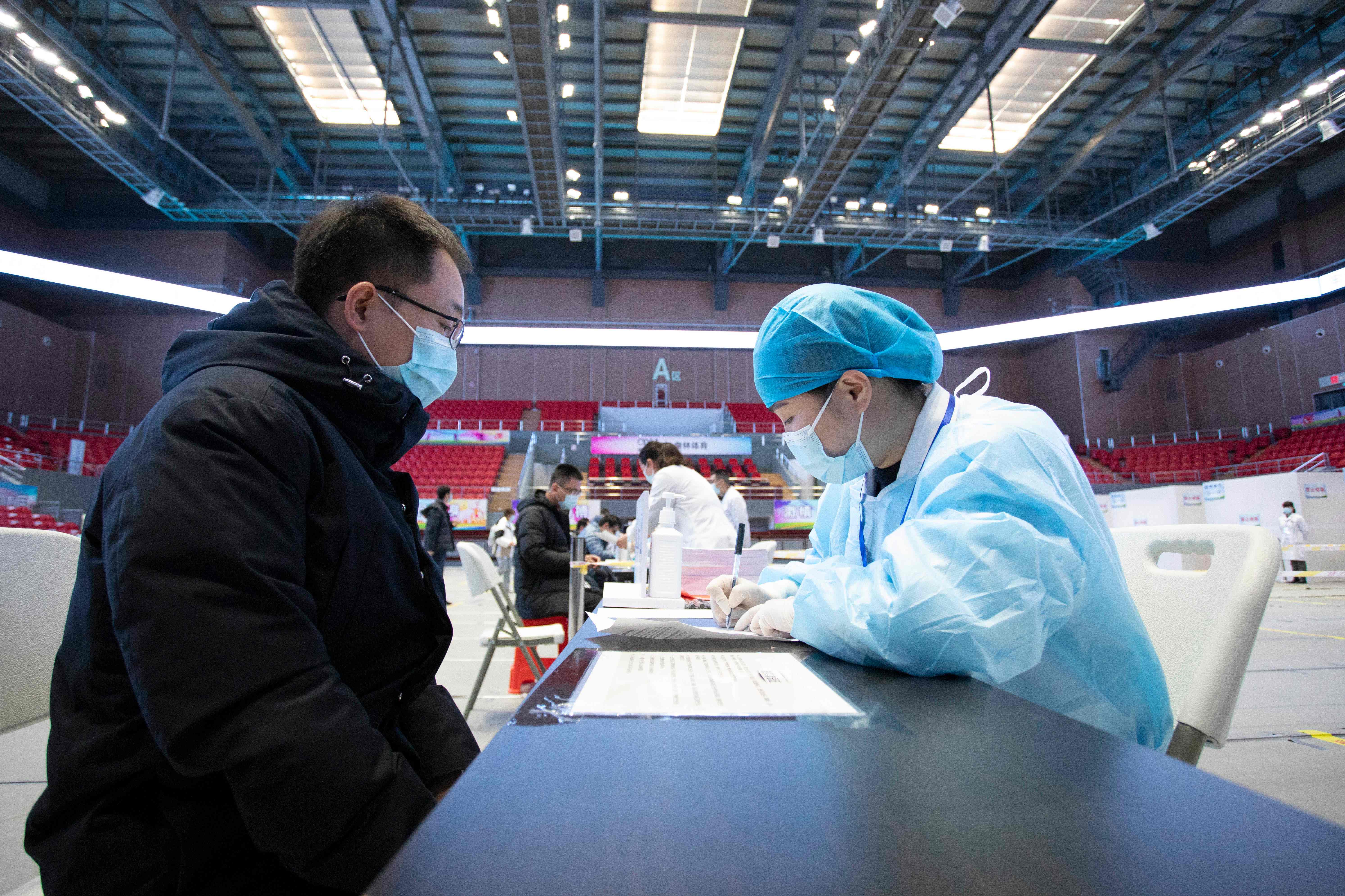Polisi Tiongkok Bongkar Jaringan Pemalsu Vaksin Covid-19