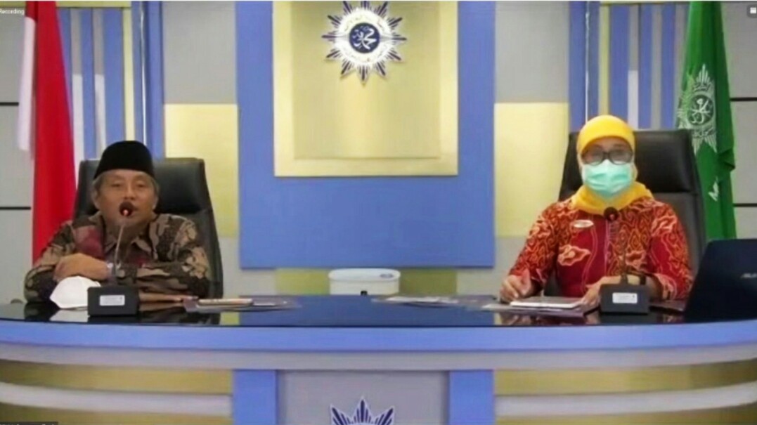 Ketua Majelis Pembina Kesehatan Umum PP Muhammadiyah, Agus Samsudin (kiri) menjelaskan Program Mentari, Kamis (11/2/2021).