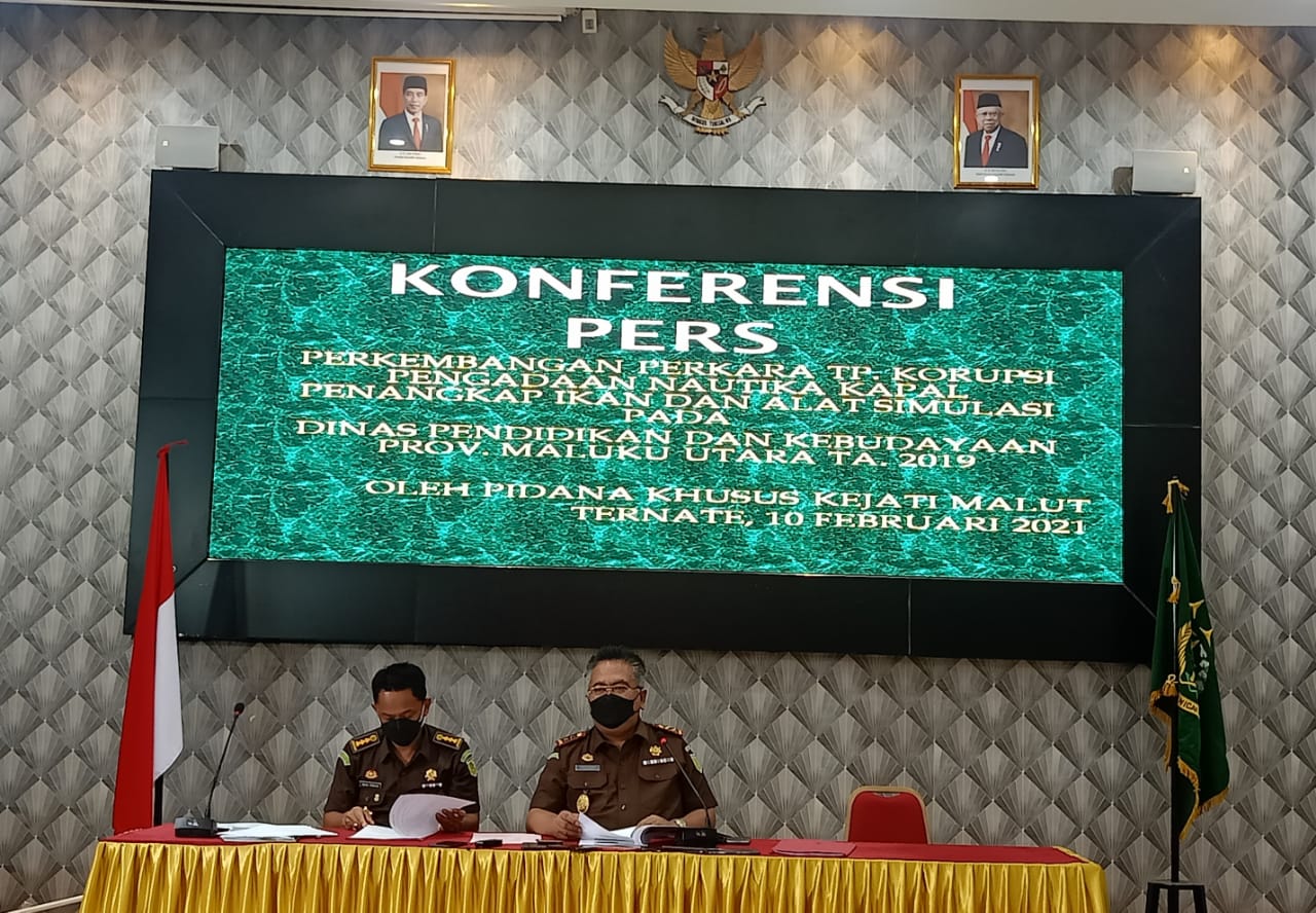 Kepala Kejaksaan Tinggi Provinsi Maluku Utara Erryl Prima Putera Agoes memberi penjalasan kasus korupsi pengadaan kapal nautika