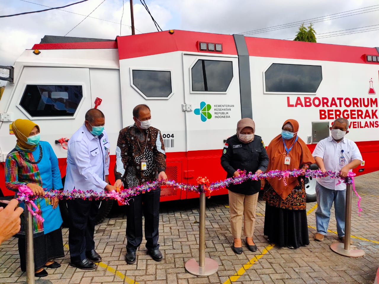 Peresmian operasional mobil laboratorium di Sumsel. 