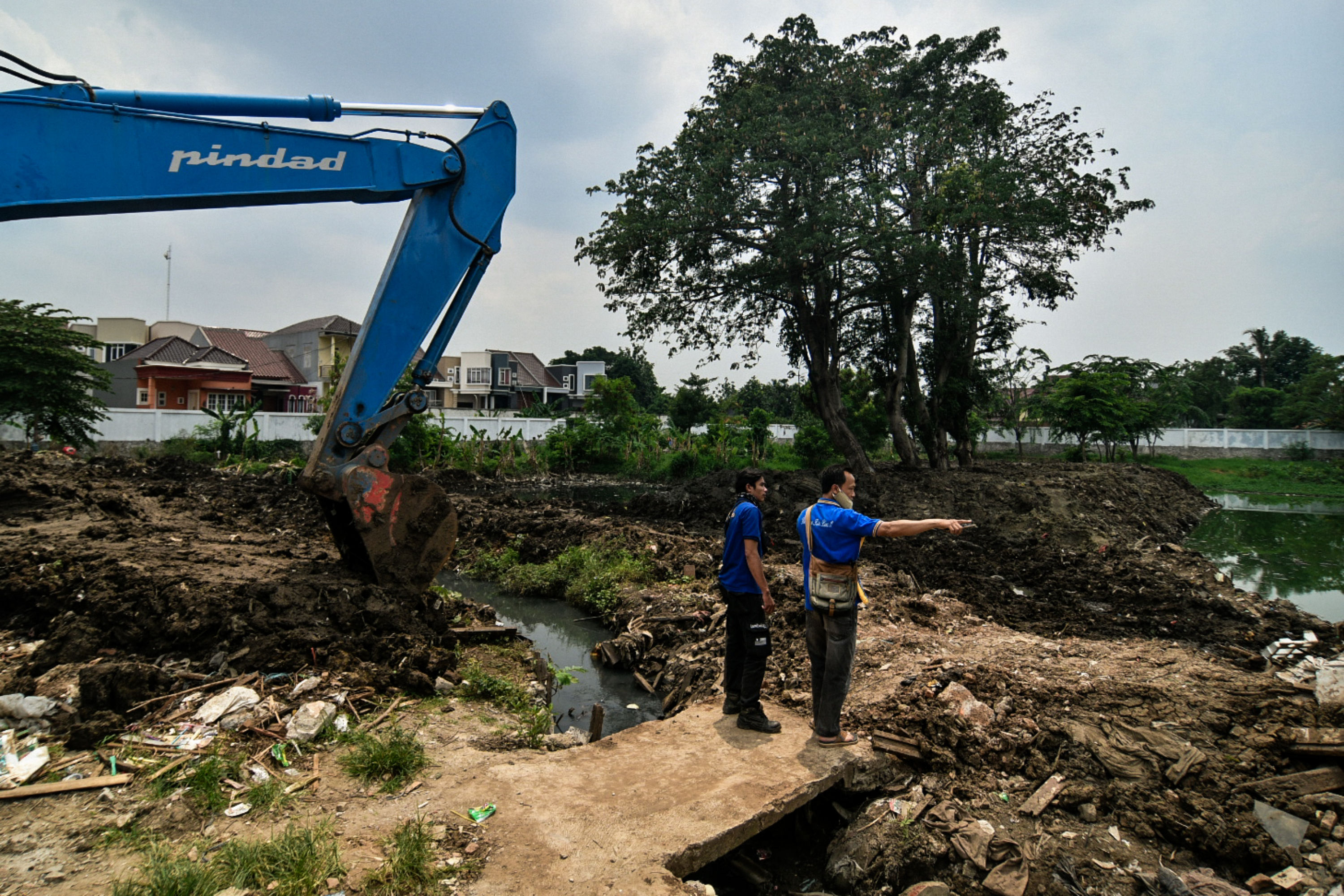 Pembuatan Waduk Pilar Jati atau Wirajasa di Cipinang Melayu, Kecamatan Makassar, Jakarta Timur.