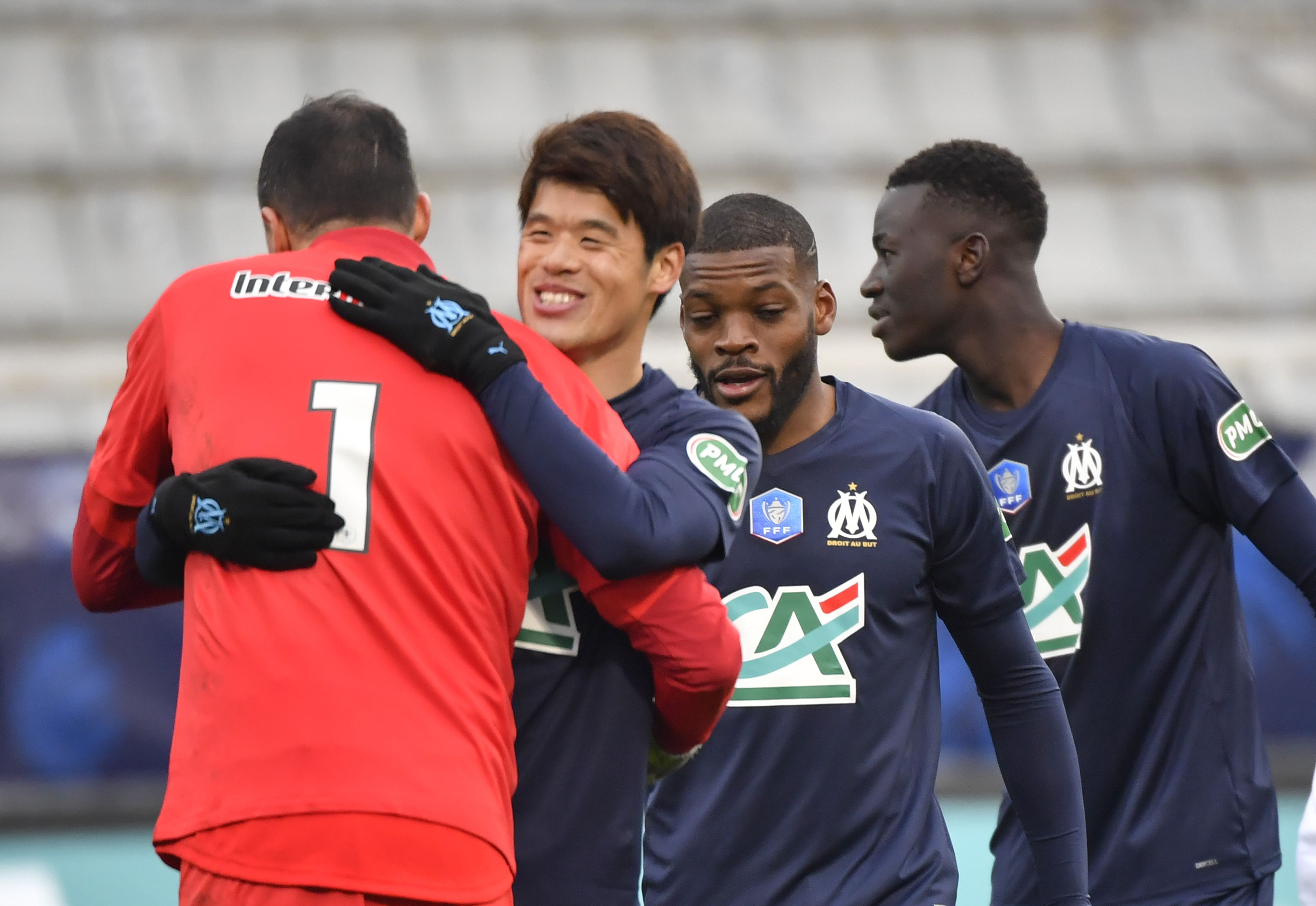 Pemain Marseille merayakan kemenangan 2-0 atas Auxerre di babak 64 besar Piala Prancis, Kamis (11/2).  