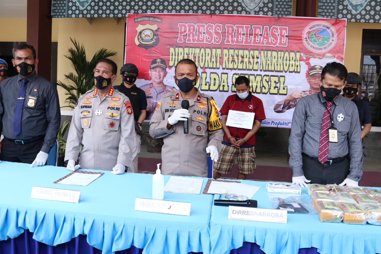 Kegiatan keterangan pers pengungkapan kasus narkotika di Mapolda Sumsel, Kamis (11/2).