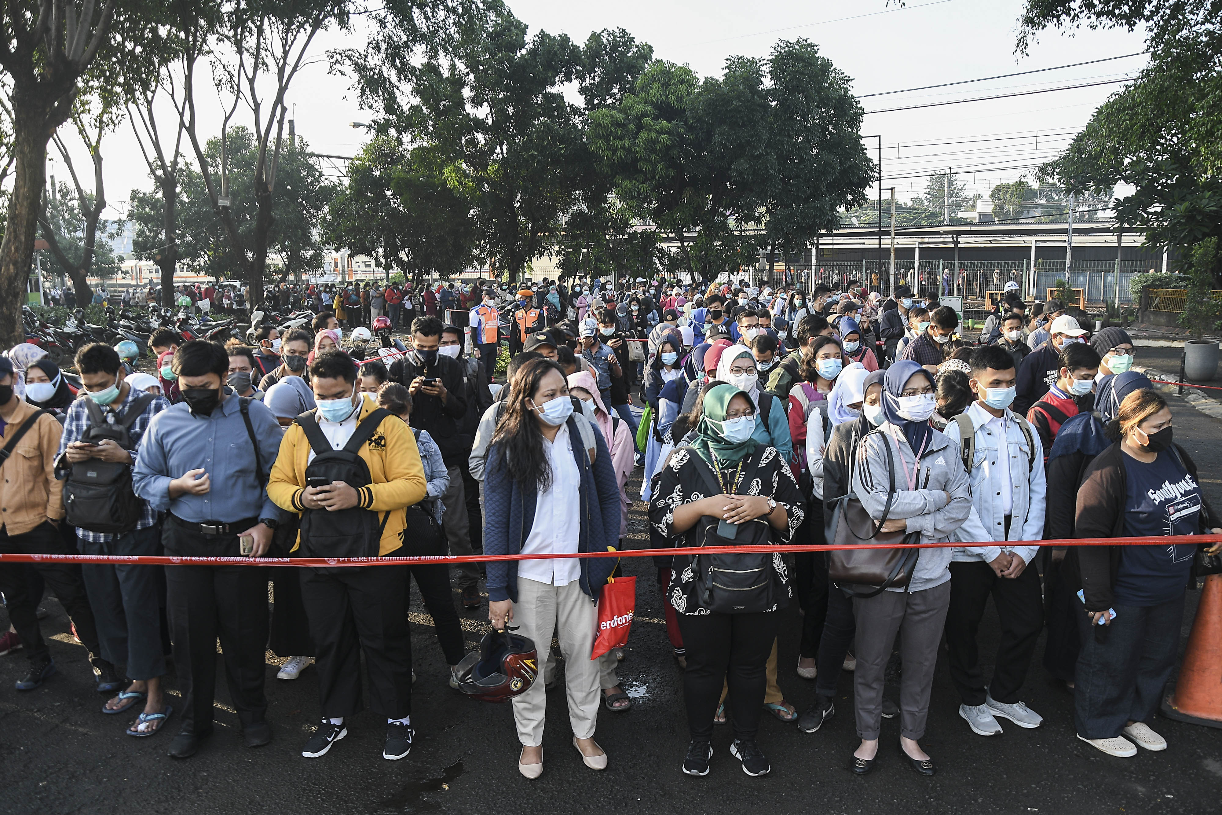 Ketua Satgas Covid IDI Soroti KRL Jabodetabek Penuh Sesak